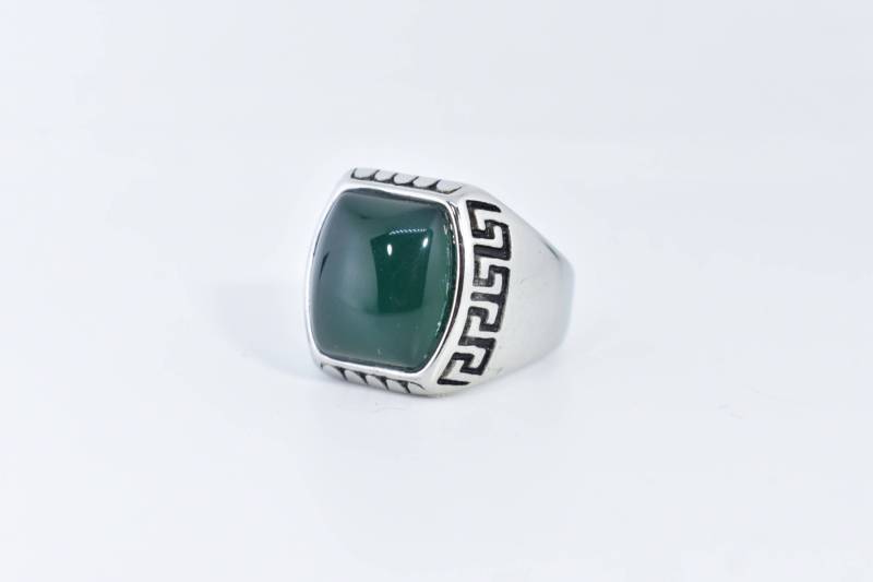 Vintage Gothic Silber Edelstahl Original Grüner Onyx Herrenring von NemesisJewelryNYC