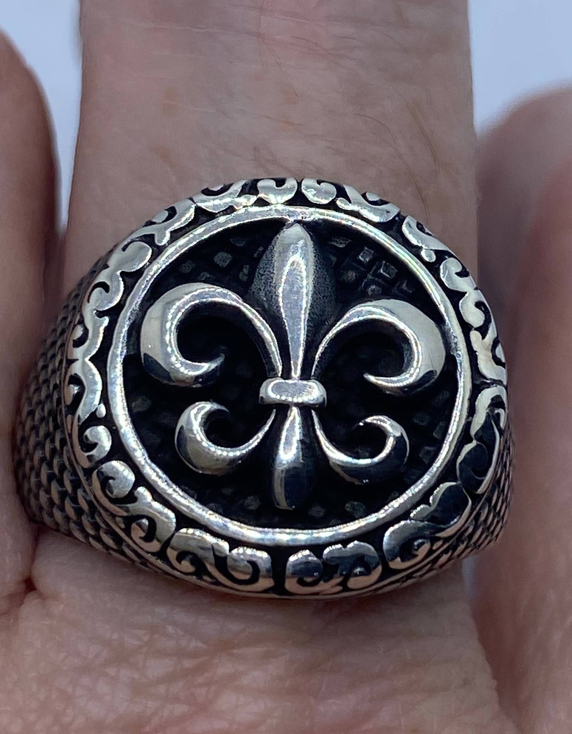 Vintage Gothic Silber Sterling Fleur De Lis Herren Ring von NemesisJewelryNYC