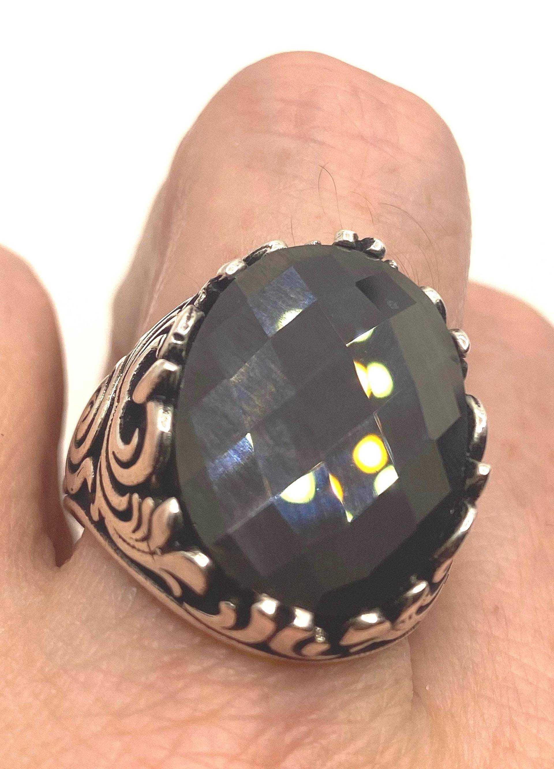 Vintage Gothic Sterling Silber Echte Hemitit Herrenring Vintage Gothic Sterling Silber Echte Hemitit Herrenring von NemesisJewelryNYC