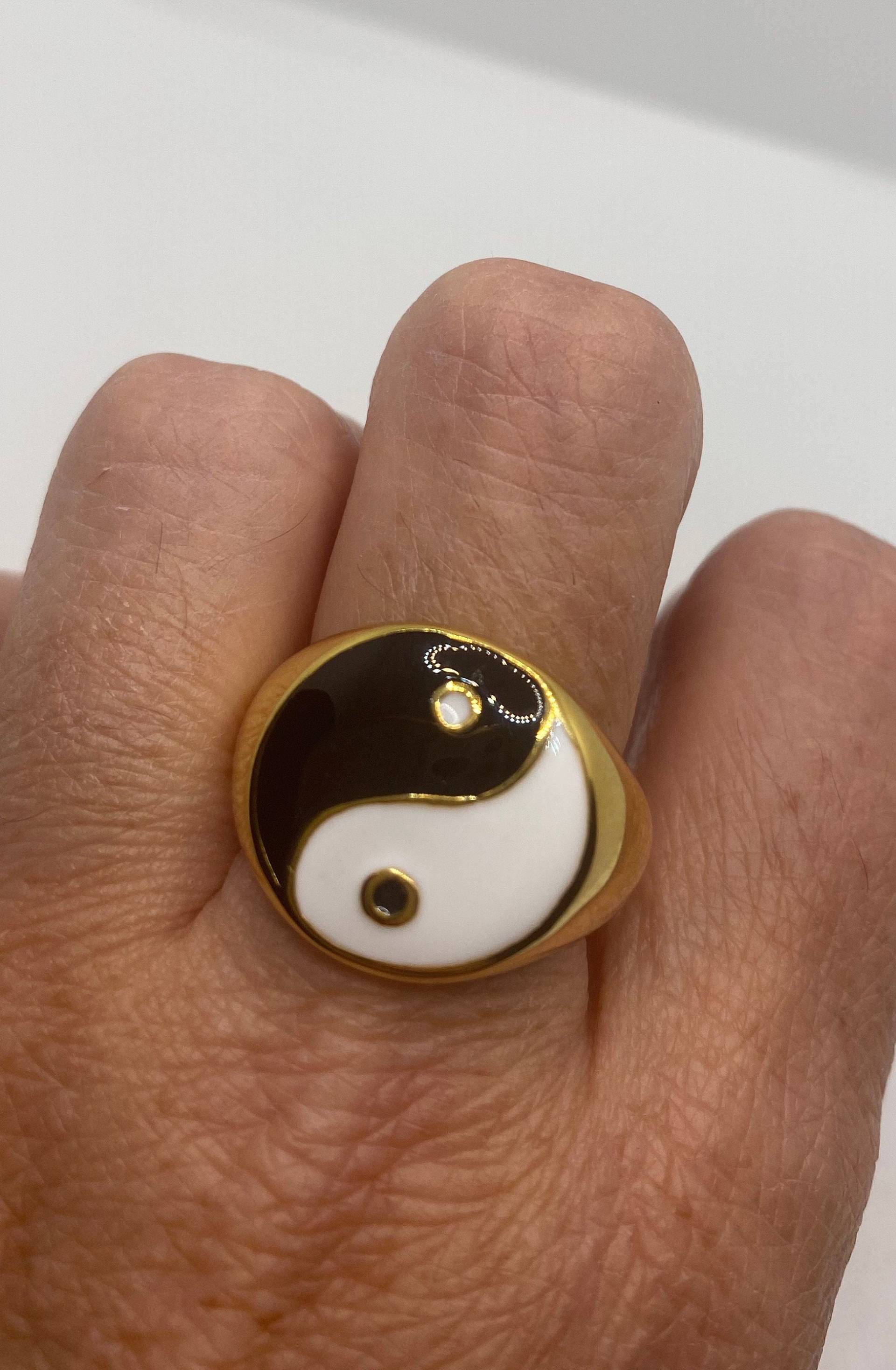 Vintage Gothic Yin Yang Gold Edelstahl Herren Ring von NemesisJewelryNYC