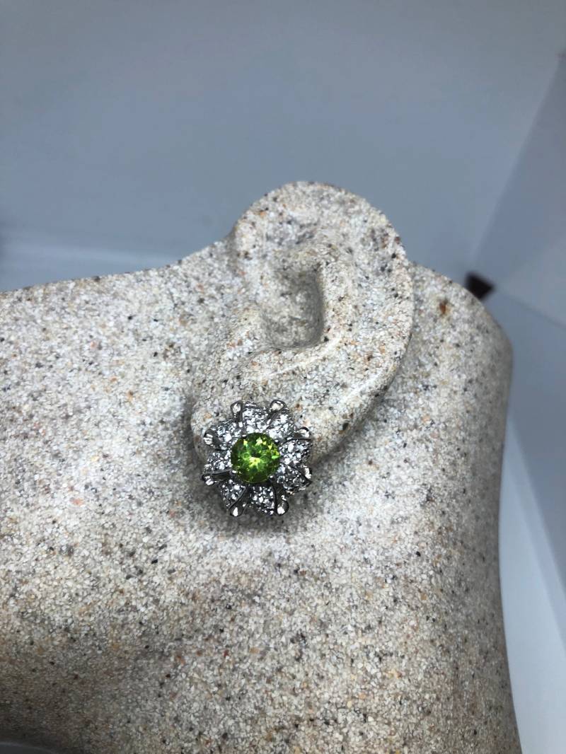 Vintage Grün Peridot Post 925 Sterling Silber Ohrringe von NemesisJewelryNYC