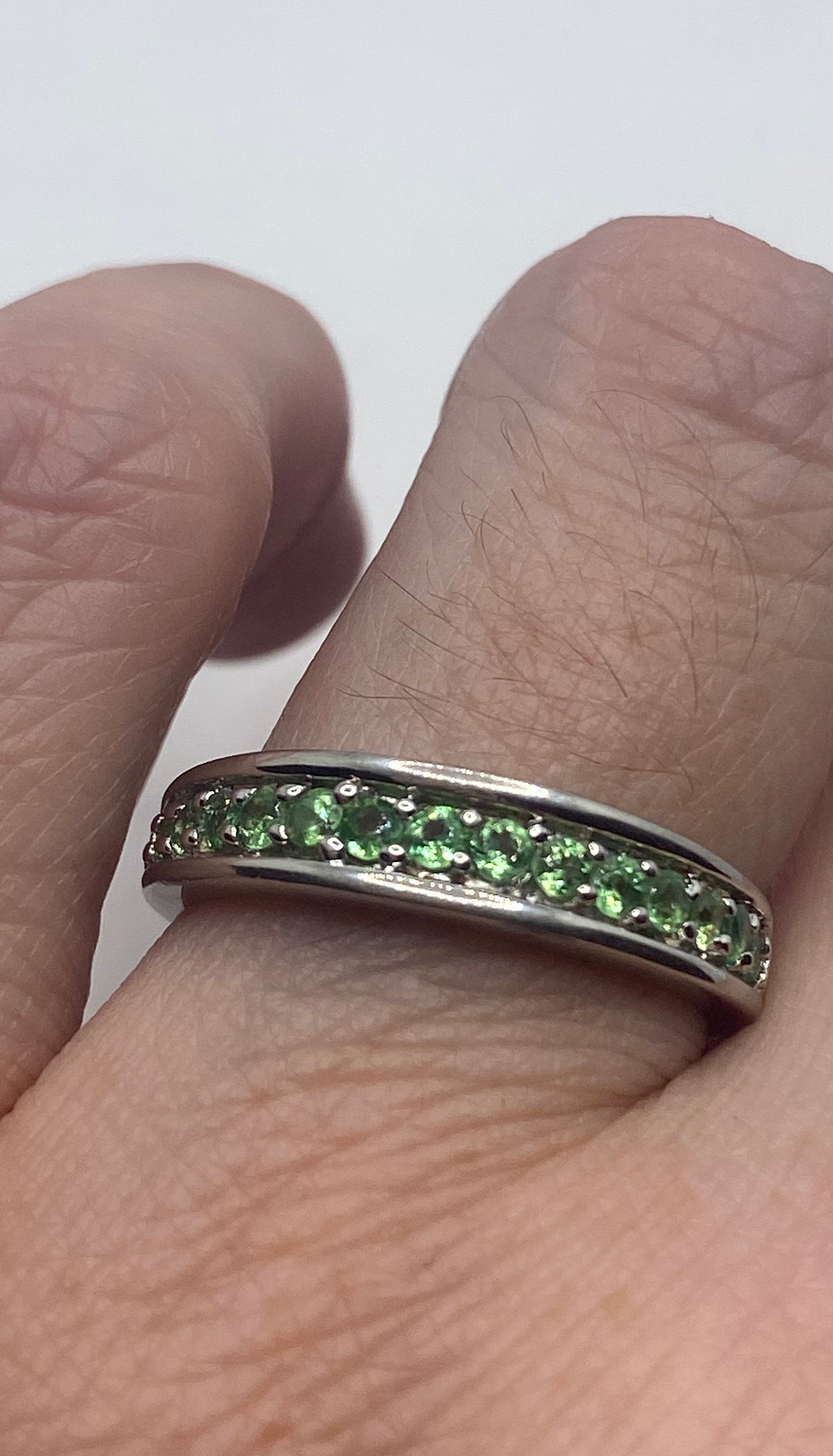 Vintage Grüne Chrom Diopside Band Einstellung 925 Sterling Silber Ring von NemesisJewelryNYC