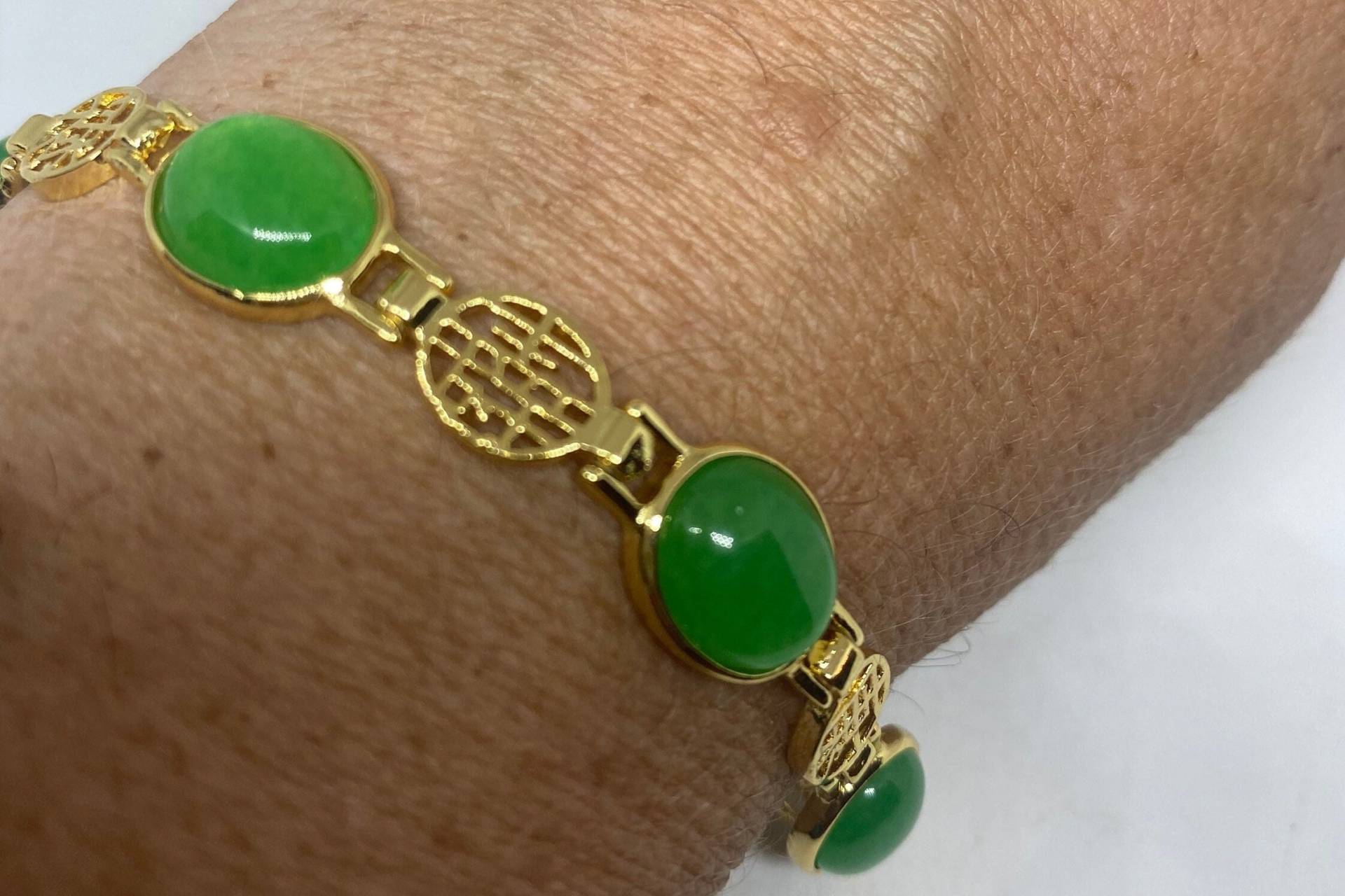 Vintage Grüne Jade Armband Golden Weiß Bronze von NemesisJewelryNYC