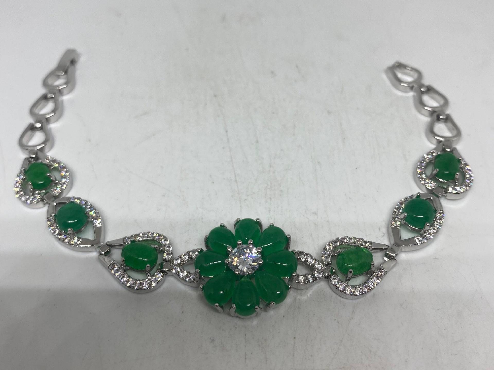 Vintage-Armband Aus Grüner Jade-Silber-Weiß-Bronze von NemesisJewelryNYC