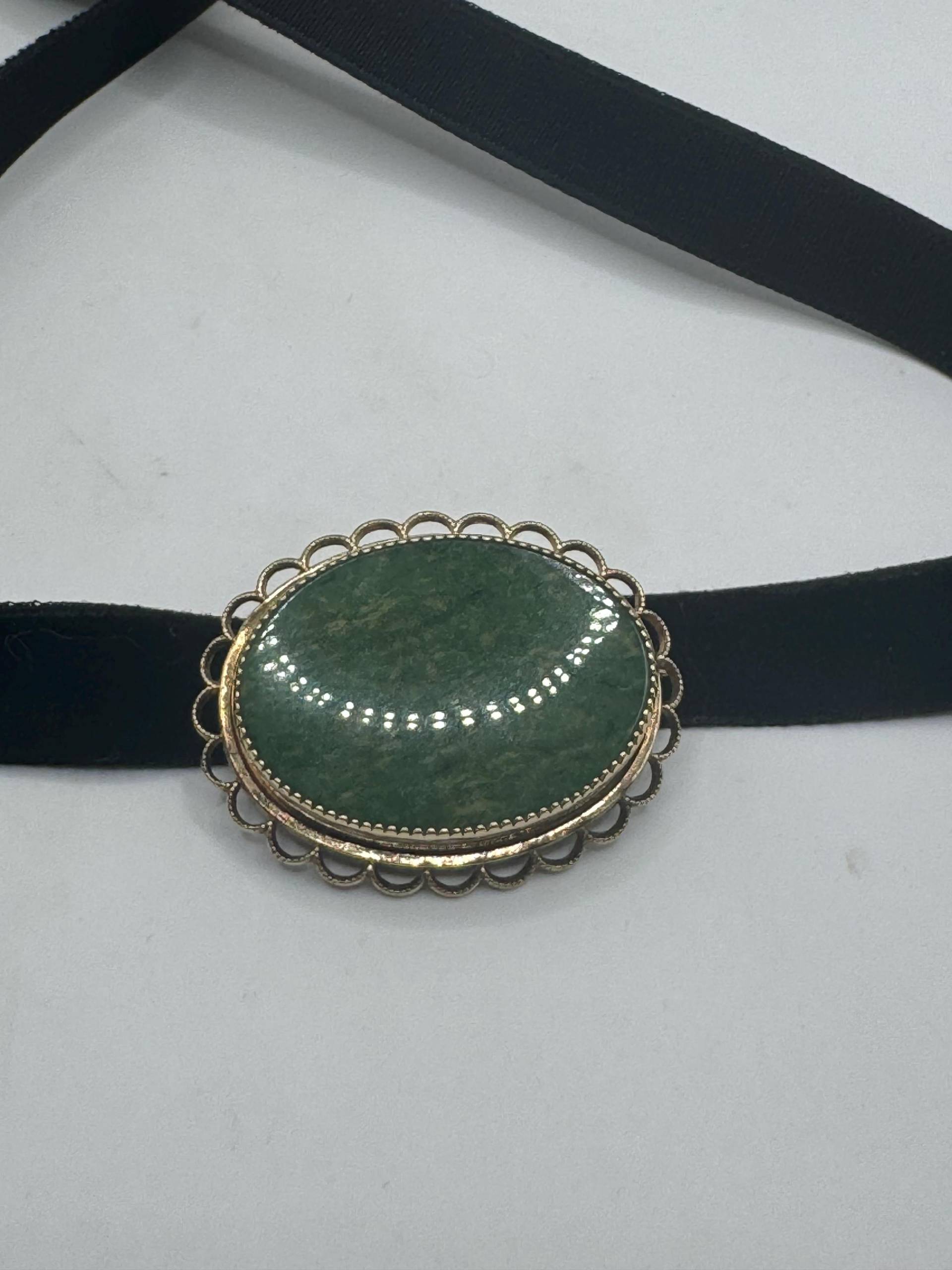 Vintage Grüne Jade Gelb Gold Filled Brosche Vintage Grüne Jade Gelb Gold Filled Brosche von NemesisJewelryNYC