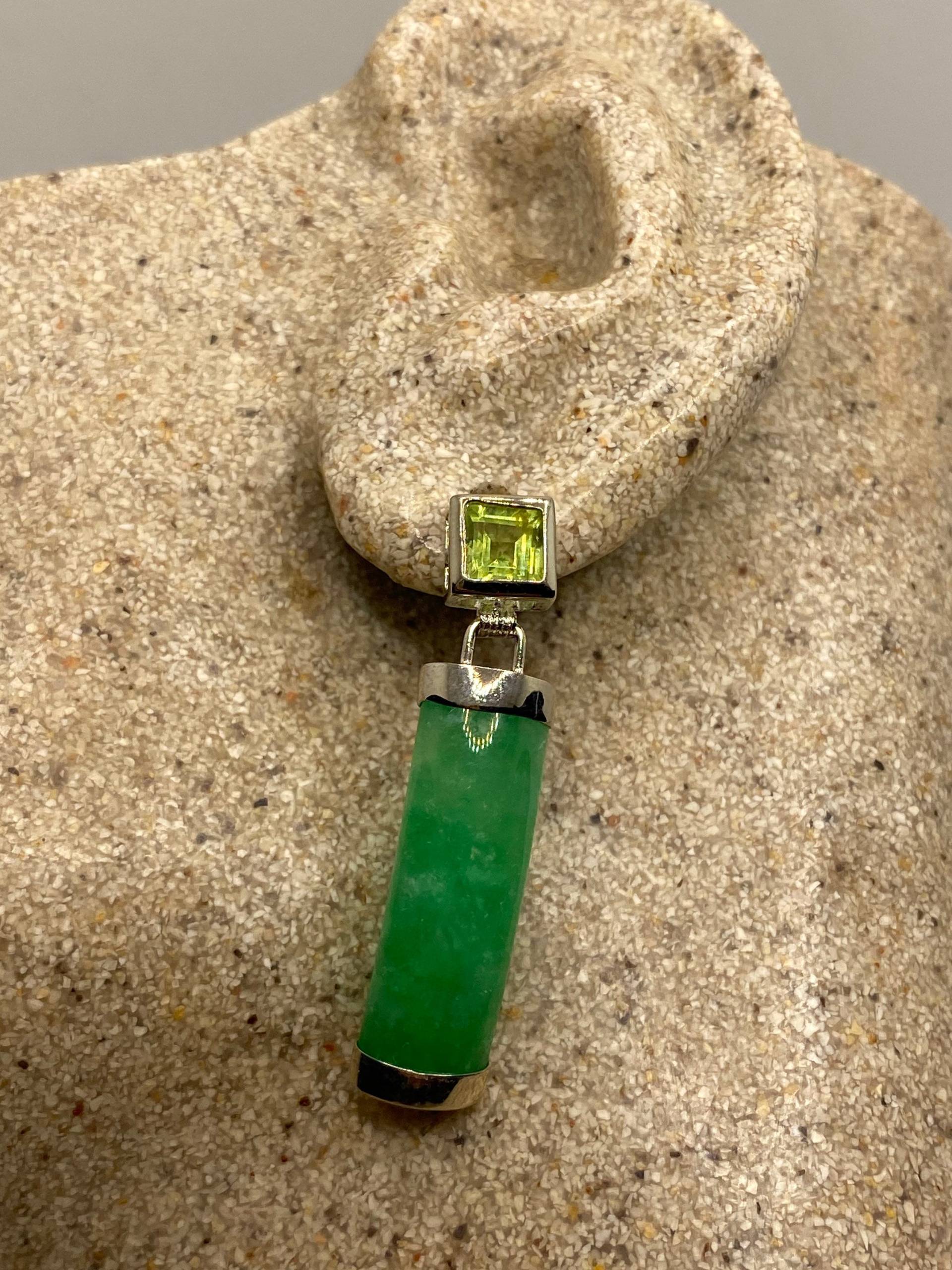 Vintage Grüne Jade Peridot 925 Sterling Silber Ohrringe von NemesisJewelryNYC