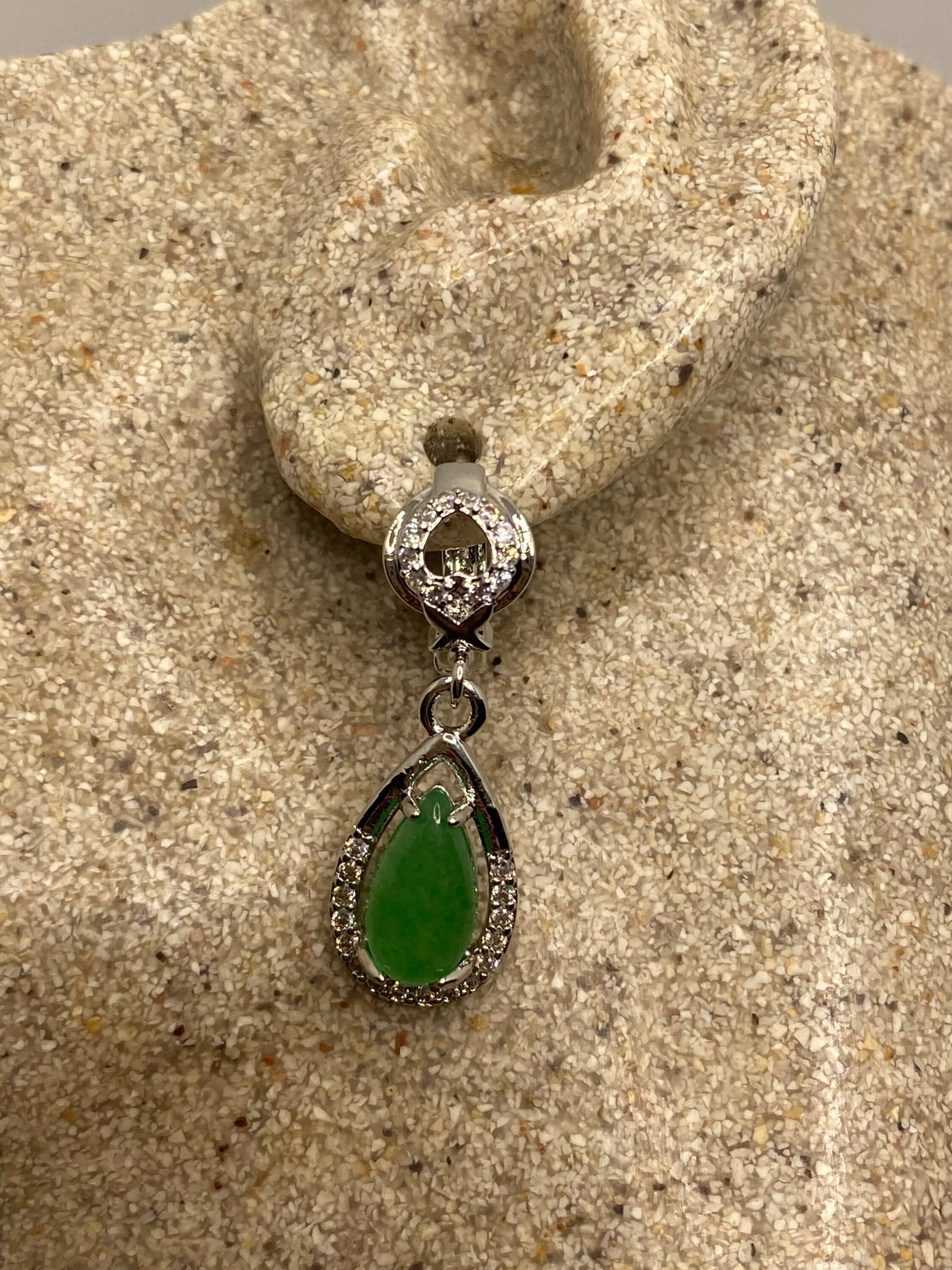 Vintage Grüne Jade Silber Bronze Ohrringe von NemesisJewelryNYC