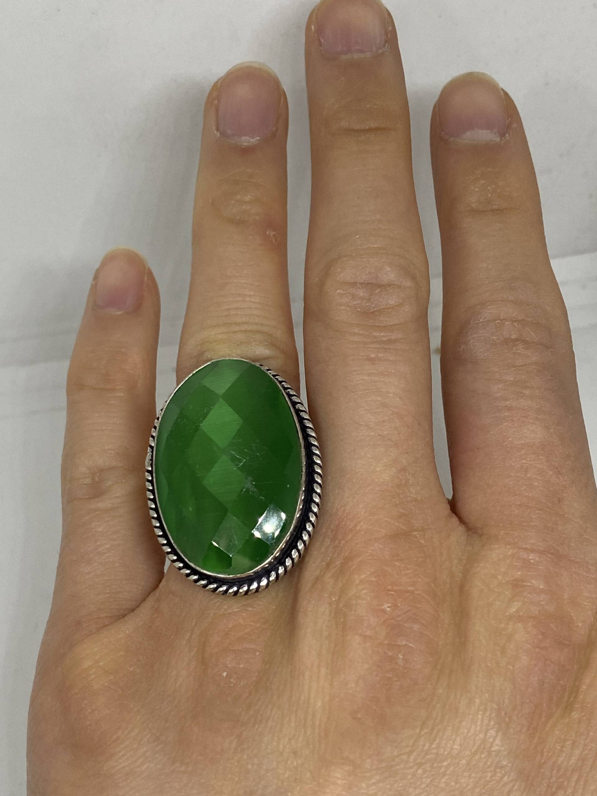 Vintage Grüner Katzenauge Glasring Größe 7, 25 von NemesisJewelryNYC
