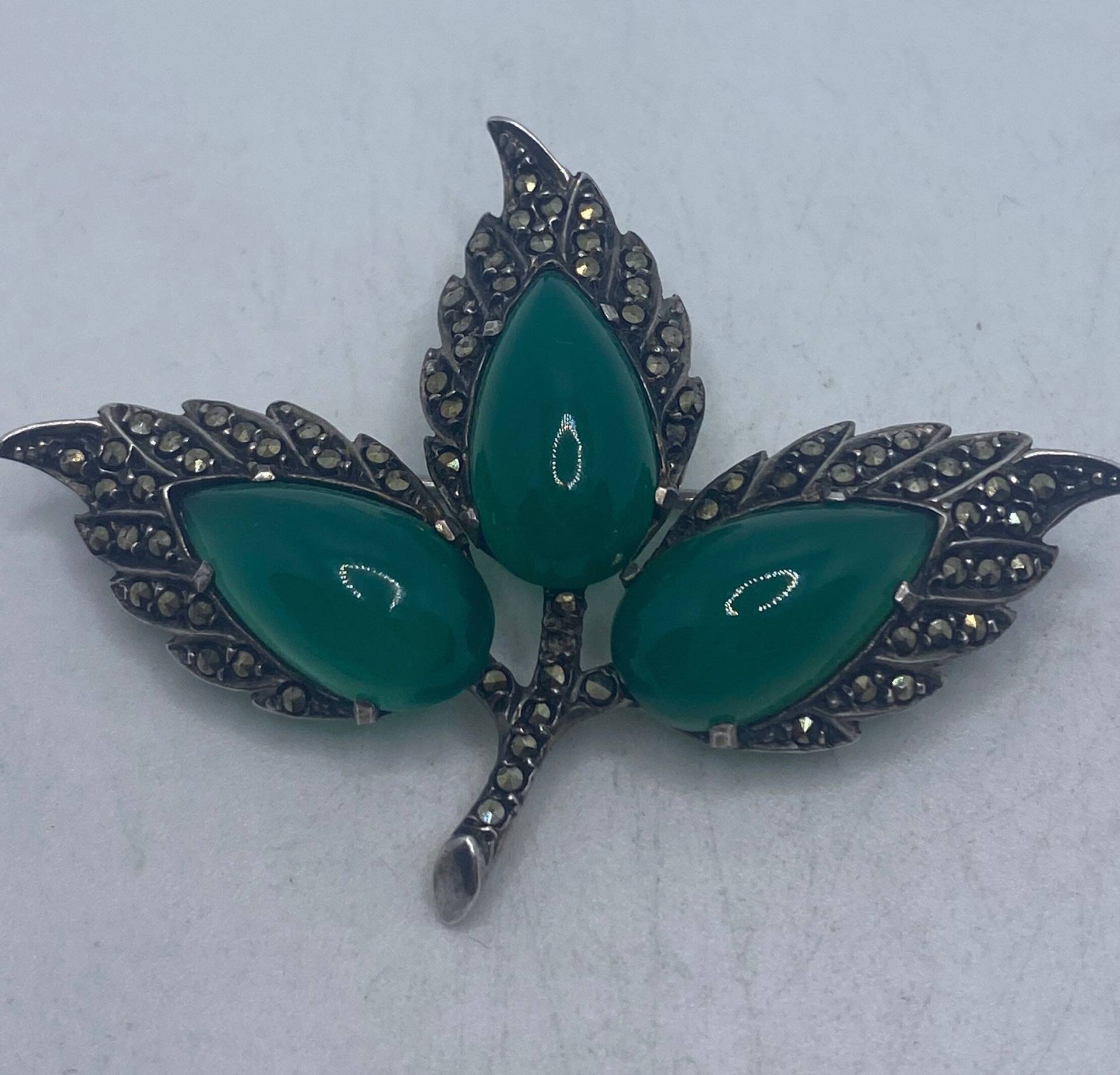 Vintage Grüner Onyx Pin Markasit 925 Sterling Silber Brosche Vintage Grüner Onyx Pin Markasit 925 Sterling Silber Brosche von NemesisJewelryNYC