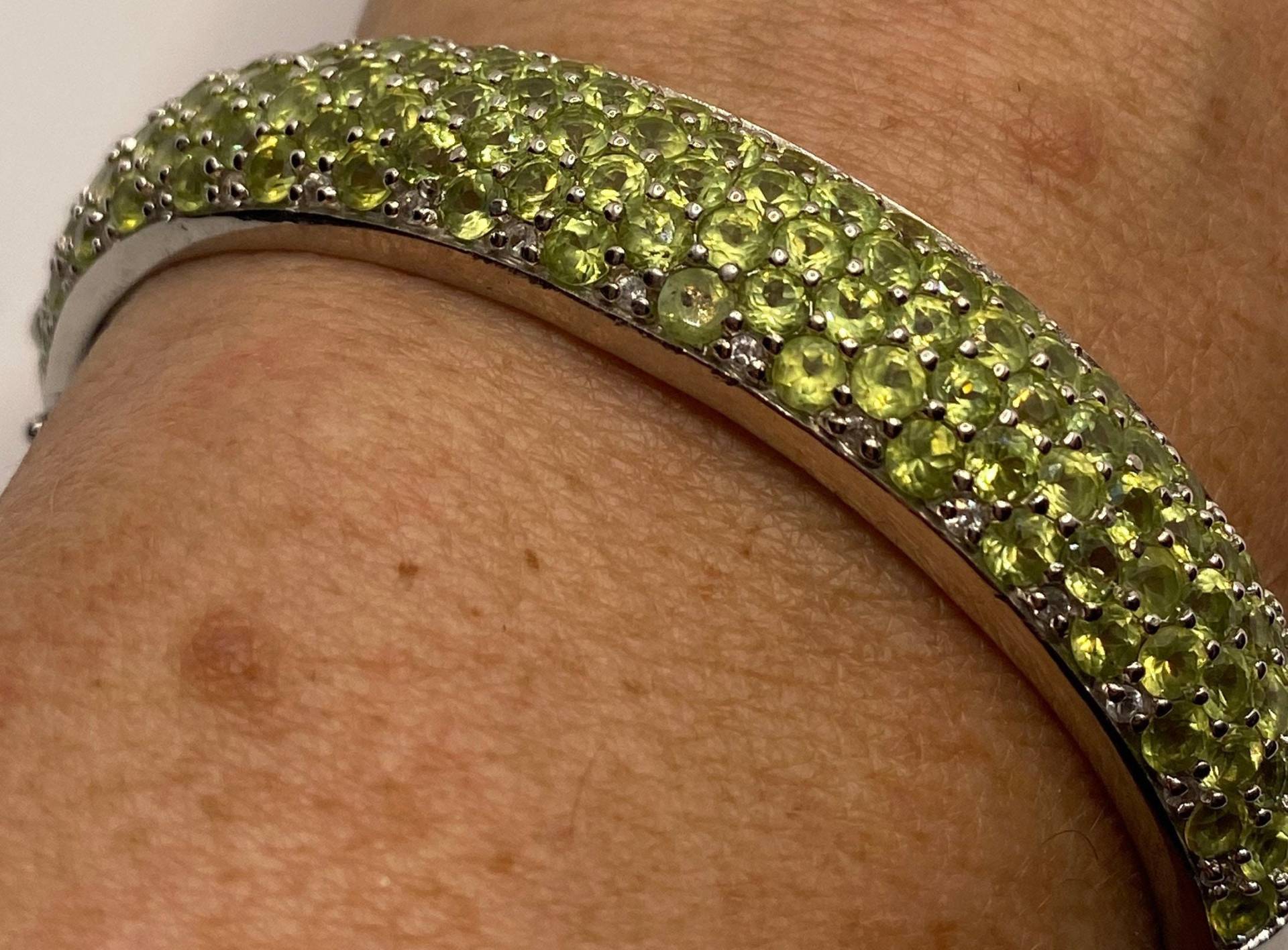 Vintage Grüner Peridot 925 Sterling Silber Armreif von NemesisJewelryNYC