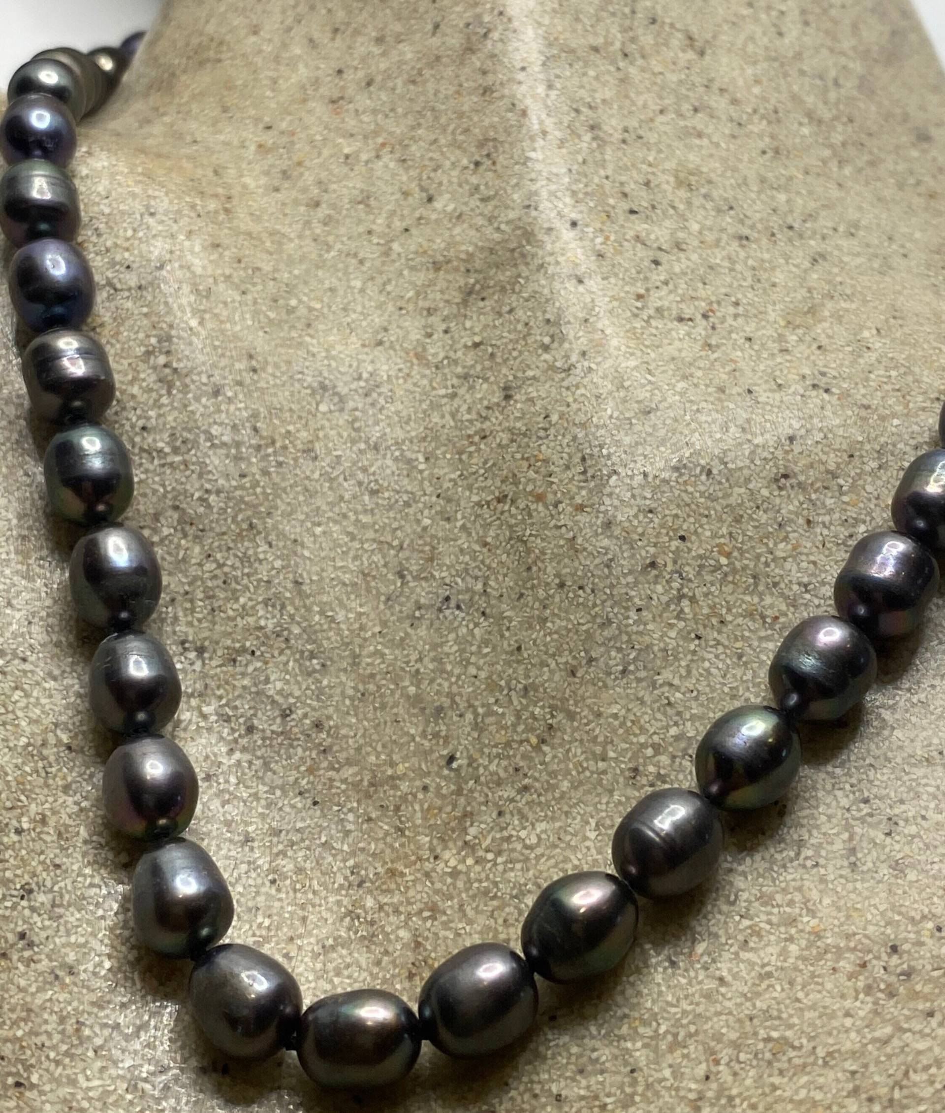 Vintage Hand Geknüpfte Schwarze Perle 16 in Halskette Vintage Hand Geknüpfte Schwarze Perle 16 in Halskette von NemesisJewelryNYC