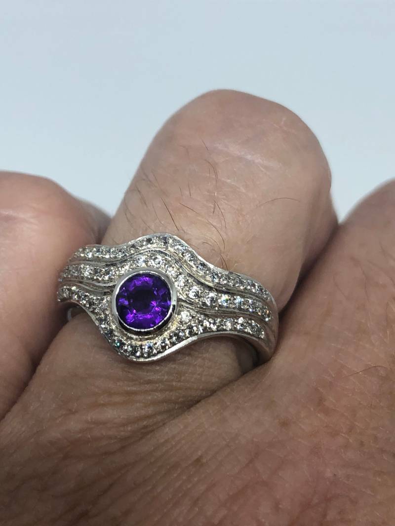 Vintage Handgemachte Echte Lila Amethyst Filigrane Einstellung 925 Sterling Silber Gothic Ring Vintage Handgemachte Echte Lila Amethyst Filigrane Einstellung 925 Sterling Silber Gothic Ring von NemesisJewelryNYC