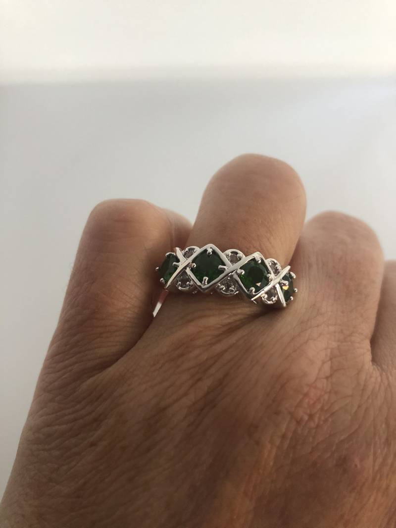 Vintage Handgemachte Grün Chrome Diopsid Und Klar Flourit Filigree Einstellung Sterling Silber Gothic Ring von NemesisJewelryNYC