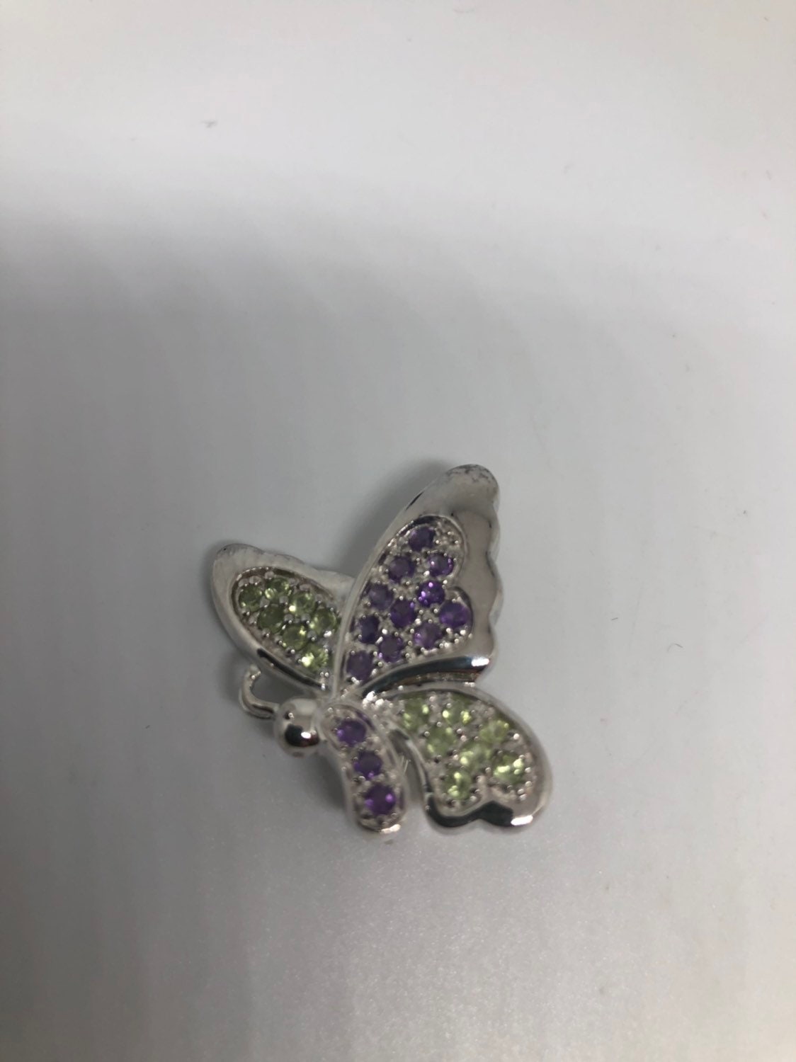 Vintage Handgemachte Peridot Und Amethyst Sterling Silber Schmetterling Brosche von NemesisJewelryNYC