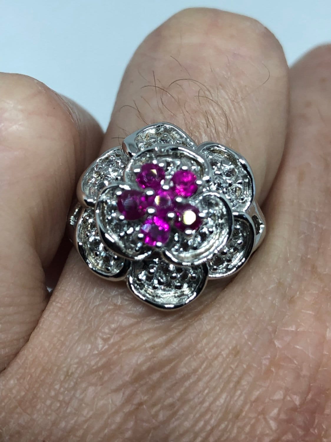 Vintage Handgemachte Rosa Rubin Und Weiß Saphir Sterling Silber Gothic Ring von NemesisJewelryNYC