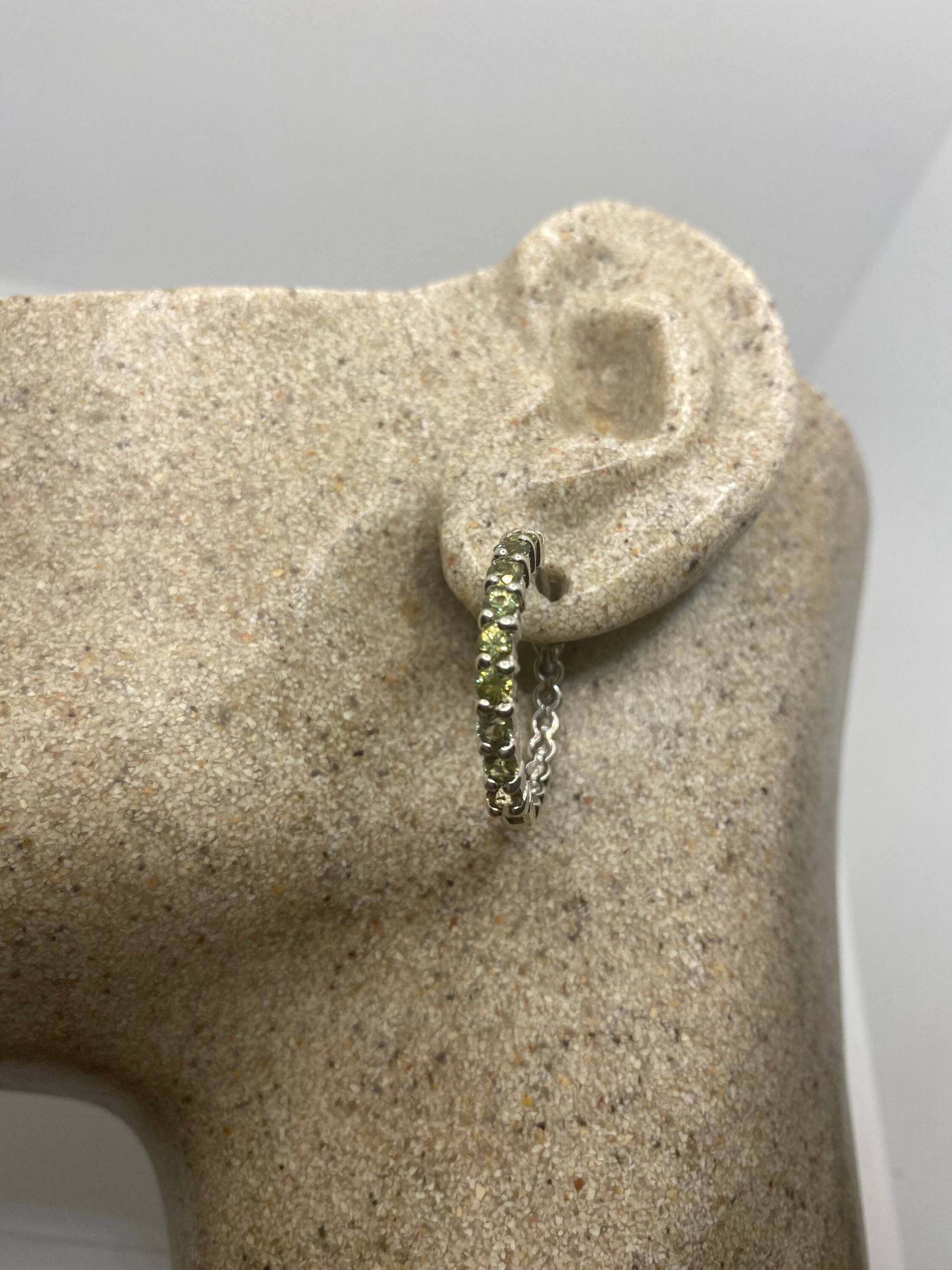 Vintage Handgemachte Sterling Silber Echte Grüne Peridot Ohrstecker Ohrringe von NemesisJewelryNYC