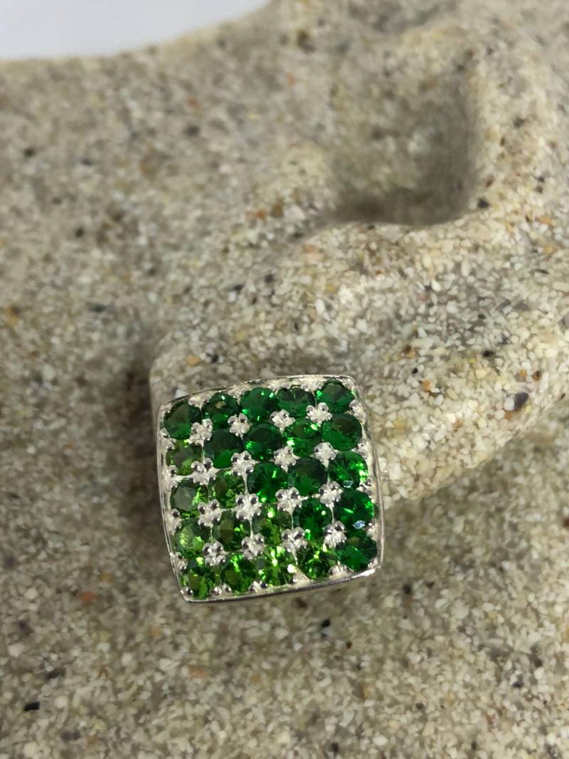 Vintage Handgemachte Sterling Silber Echte Grüne Peridot Und Chromdiopsid Ohrstecker Ohrringe von NemesisJewelryNYC