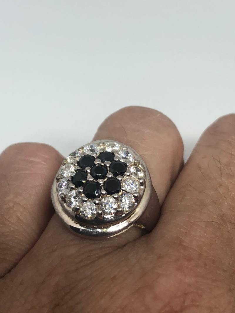 Vintage Handgemachte Tief Schwarz Saphir Fassung 925 Sterling Silber Gothic Ring von NemesisJewelryNYC