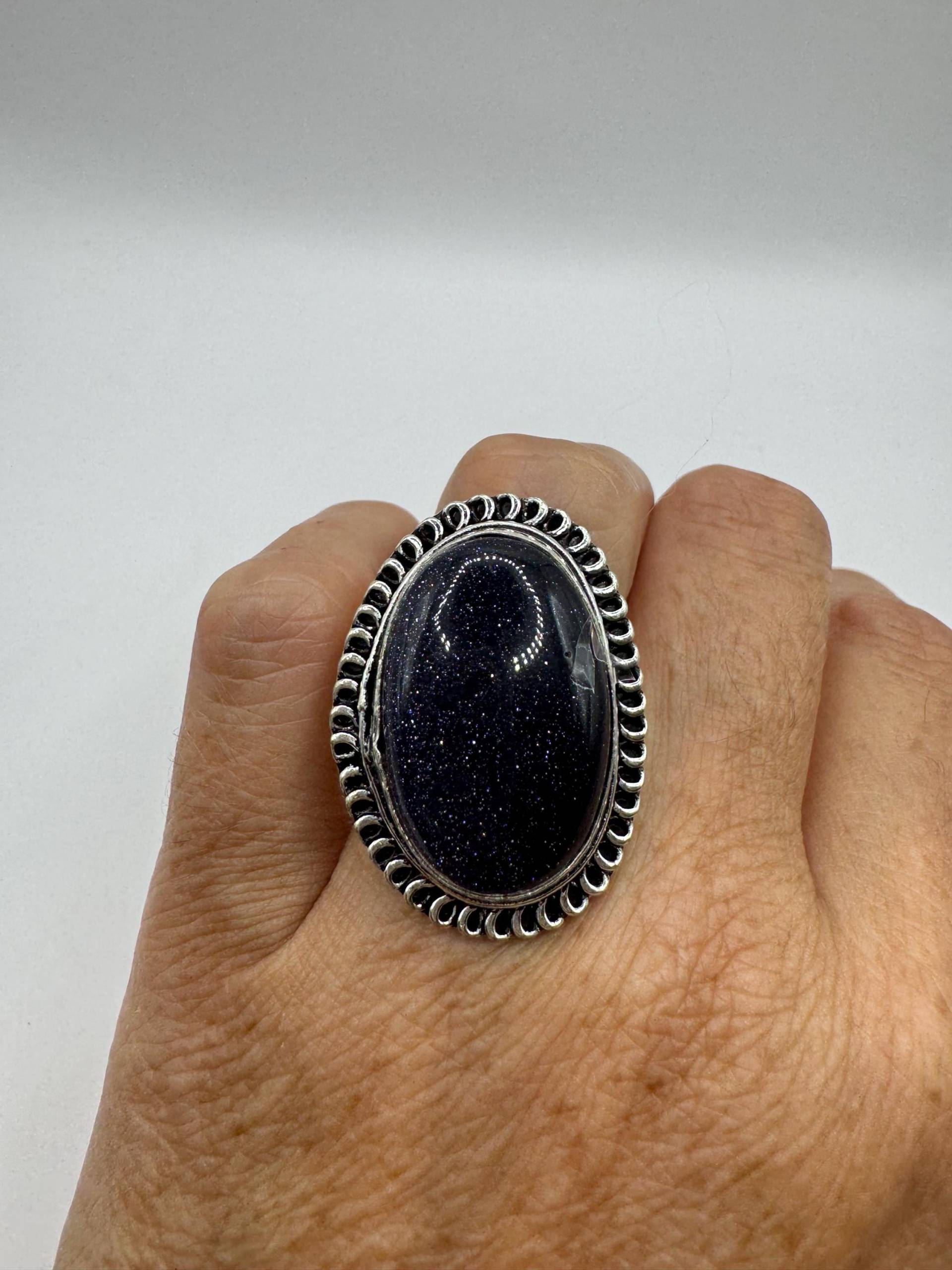Vintage Handgemachter Boho Schwarzer Sandstein Silber Ring 9 von NemesisJewelryNYC