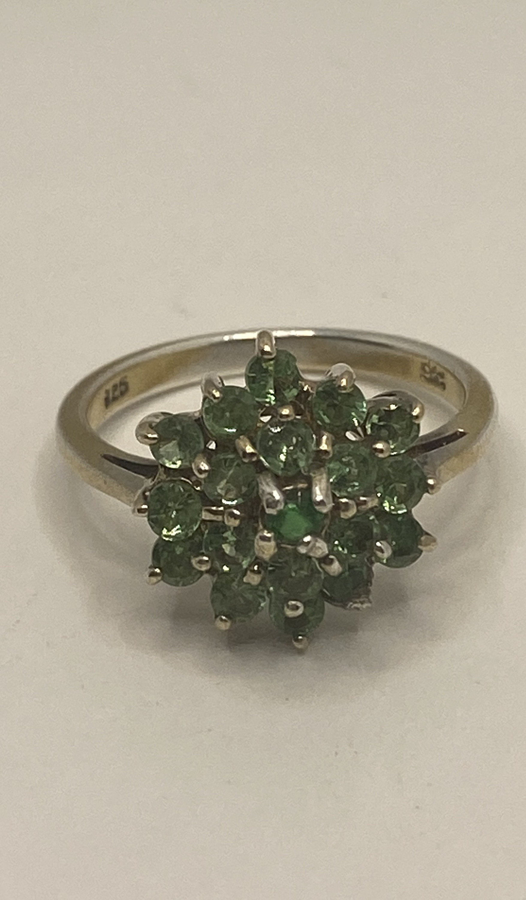 Vintage Handgemachter Echt Grüner Peridot Filigrane 925 Sterling Silber Gothic Ring von NemesisJewelryNYC