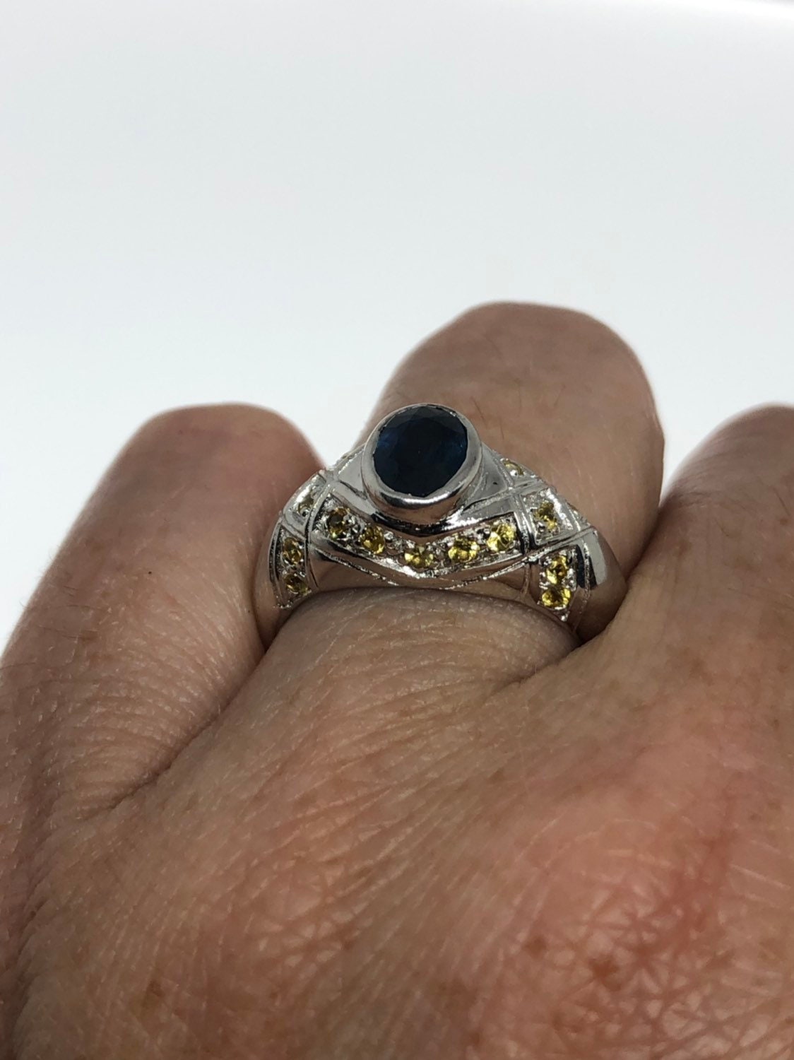 Vintage Handgemachter Tiefblauer Saphir Und Citrin 925 Sterling Silber Gothic Ring von NemesisJewelryNYC