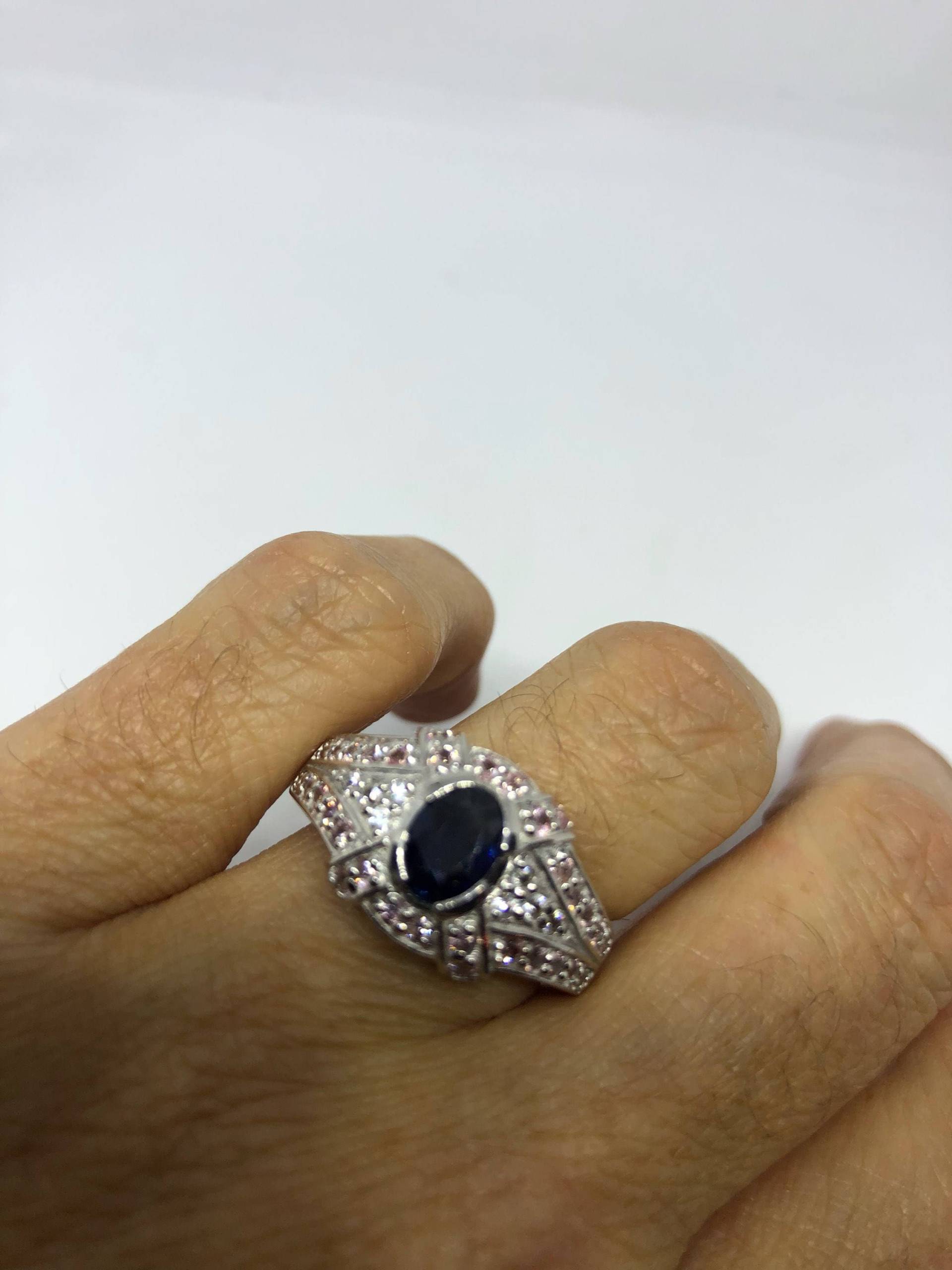 Vintage Handgemachter Tiefblauer Saphir Und Weiß 925 Sterling Silber Gothic Ring von NemesisJewelryNYC