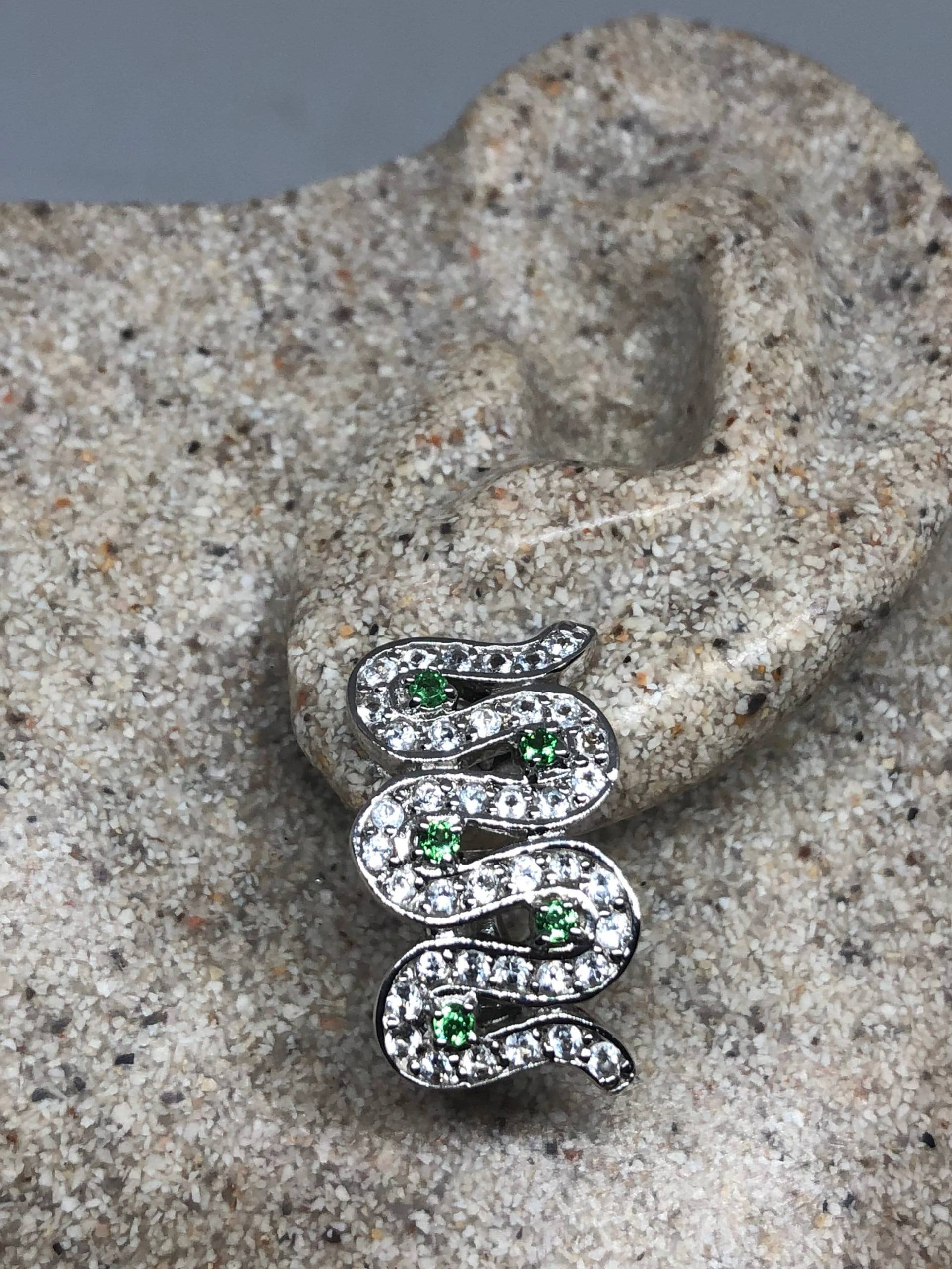 Vintage Handmade 925 Sterling Silber Chrom Diopsid Weiß Saphir Ohrringe von NemesisJewelryNYC