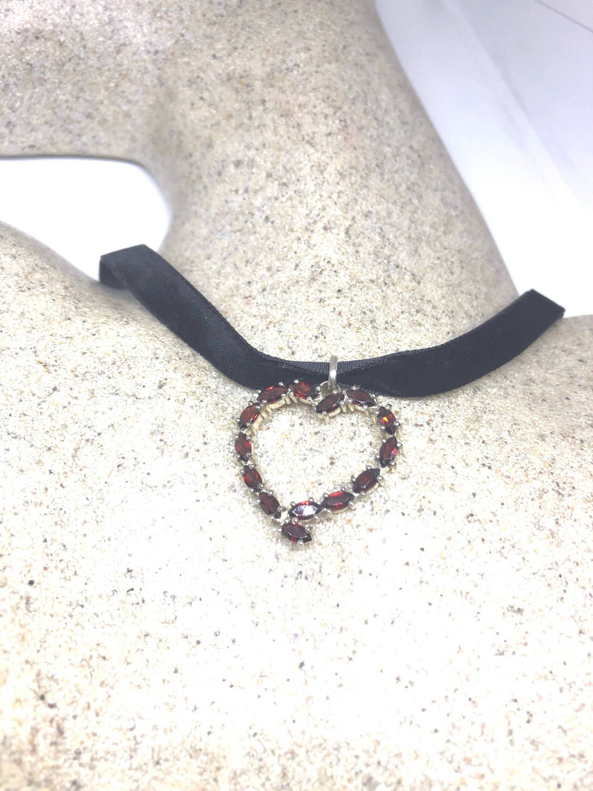 Vintage Handmade 925 Sterling Silber Weiß Echter Granat Antike Herz-Anhänger-Halskette von NemesisJewelryNYC