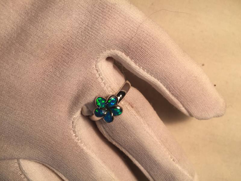 Vintage Handmade Blue Lab Made Opal Blume 925 Sterling Silber Rhodium Ring von NemesisJewelryNYC