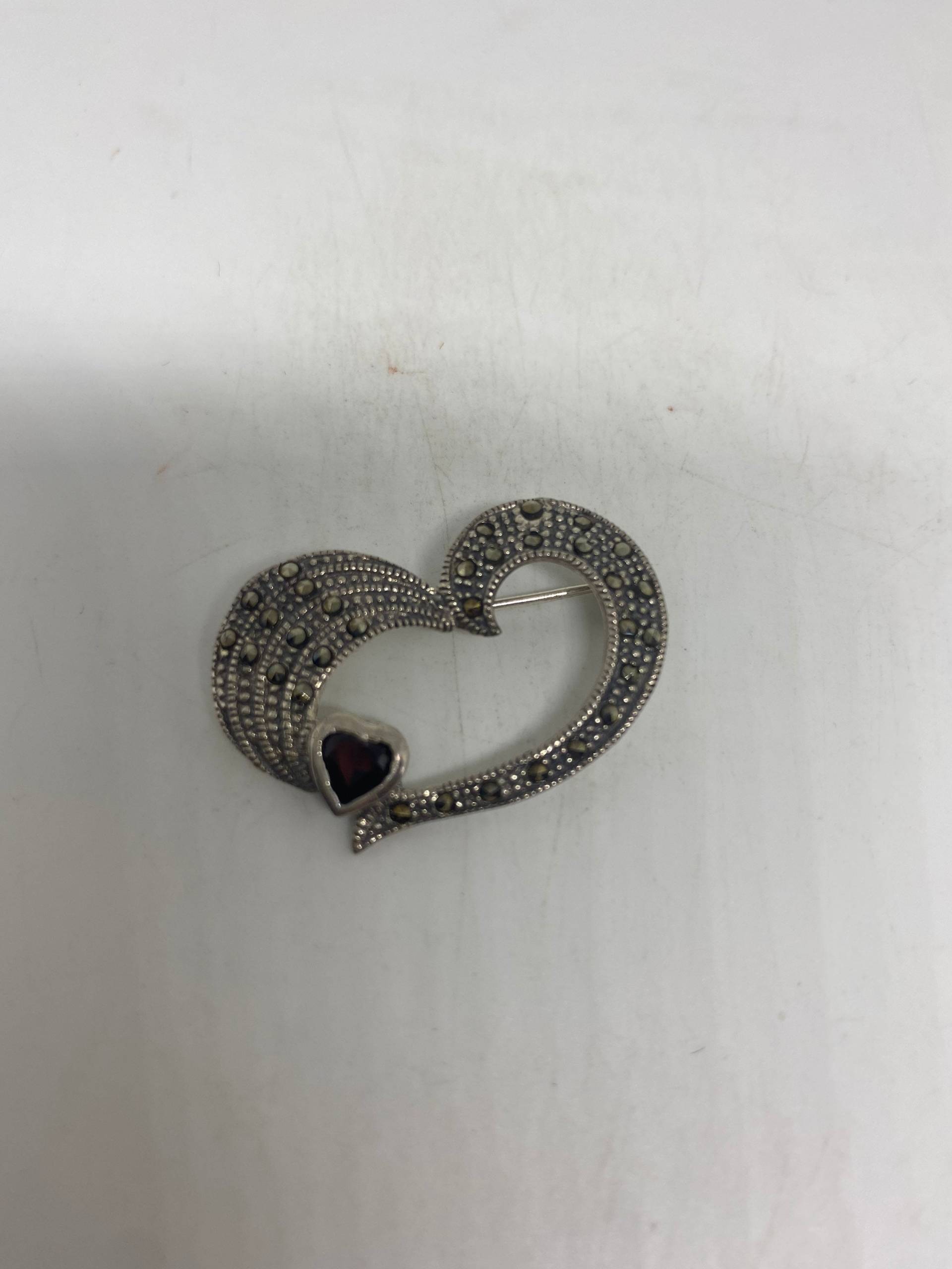 Vintage Herz Pin Markasit 925 Sterling Silber Granat Valentine Brosche von NemesisJewelryNYC