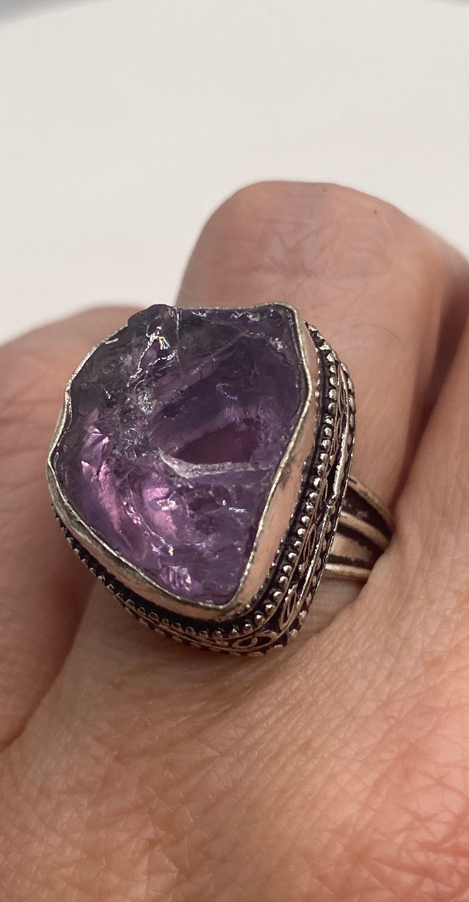 Vintage Lila Amethyst Cocktail Ring Verstellbar Statement von NemesisJewelryNYC