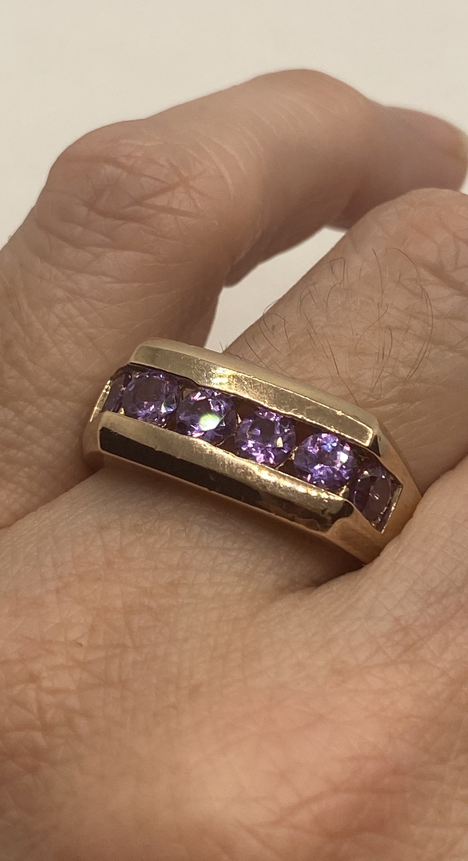 Vintage Lila Amethyst Ring in Golden 925 Sterling Silber Eternity Band von NemesisJewelryNYC