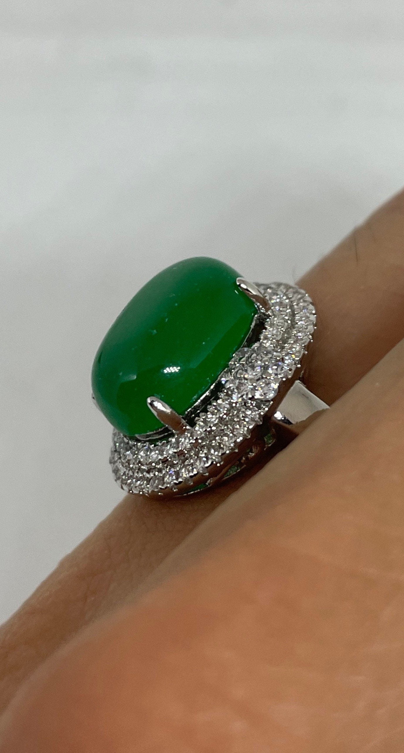 Vintage Glück Grüner Nephrit Jade Ring von NemesisJewelryNYC
