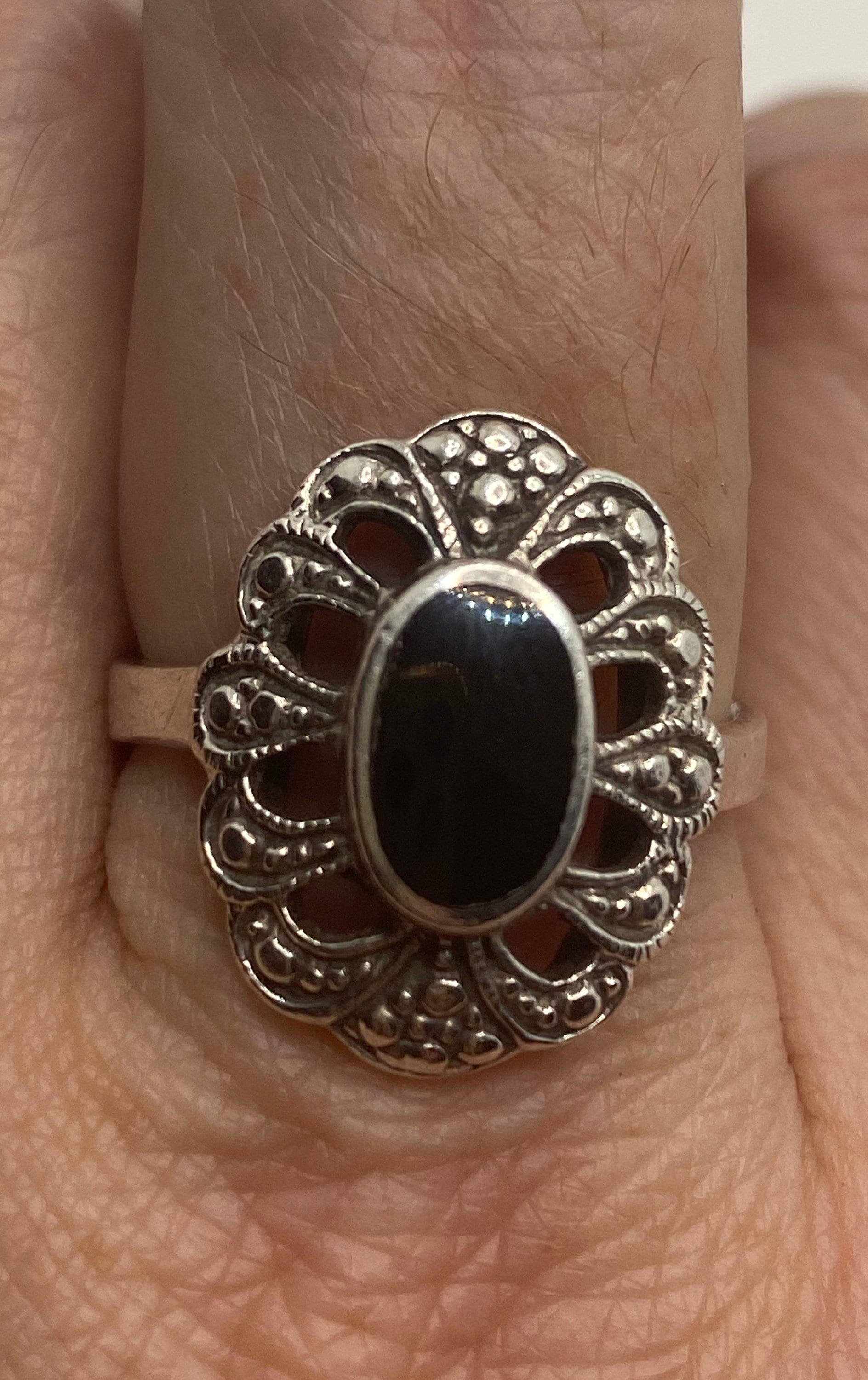 Vintage Marcasite Black Onyx 925 Sterling Silber Cocktail Ring von NemesisJewelryNYC