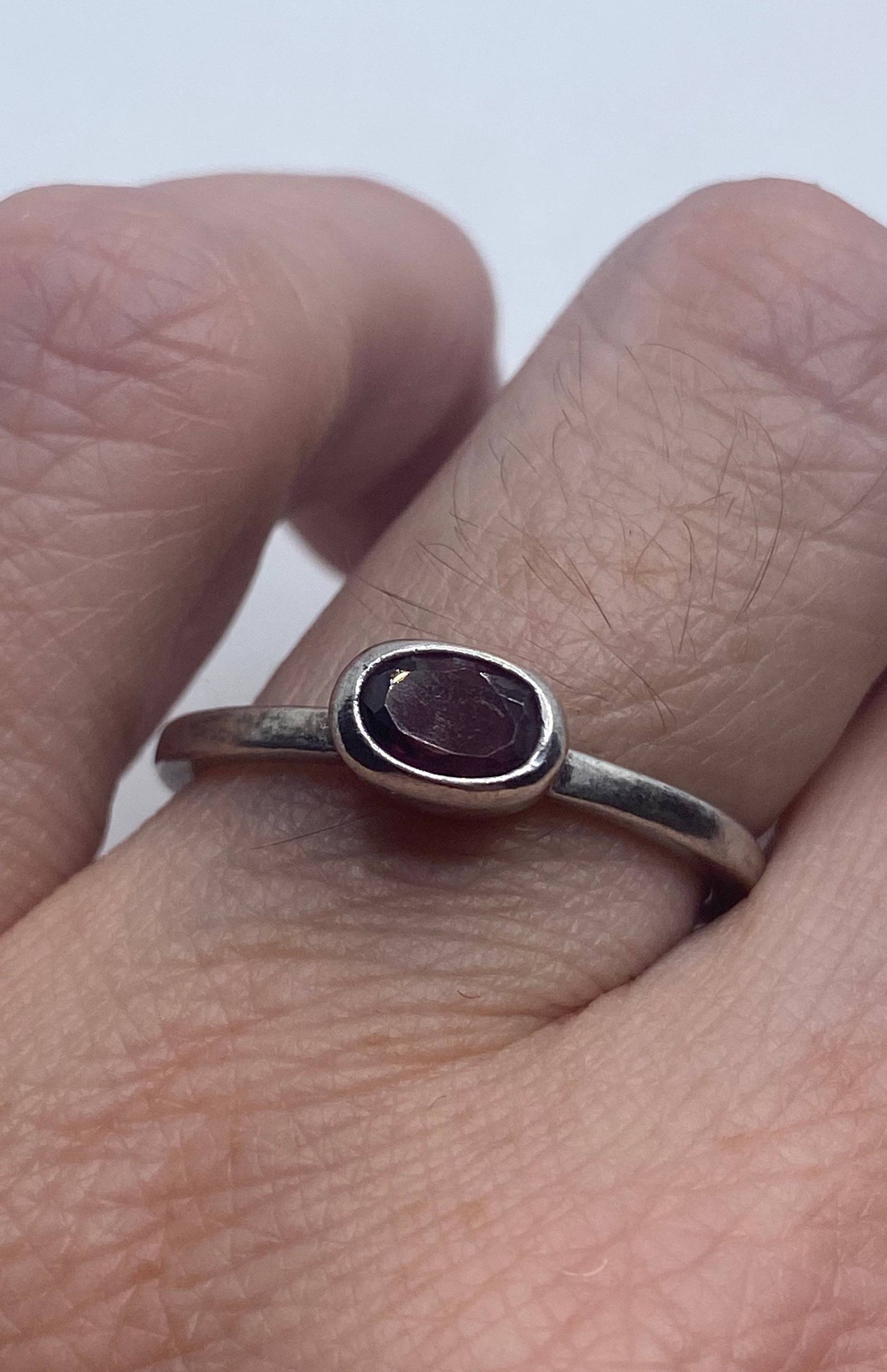 Vintage Rot Boho Granat Ring 925 Sterling Silber Größe 8 Vintage Rot Boho Granat Ring 925 Sterling Silber Größe 8 von NemesisJewelryNYC