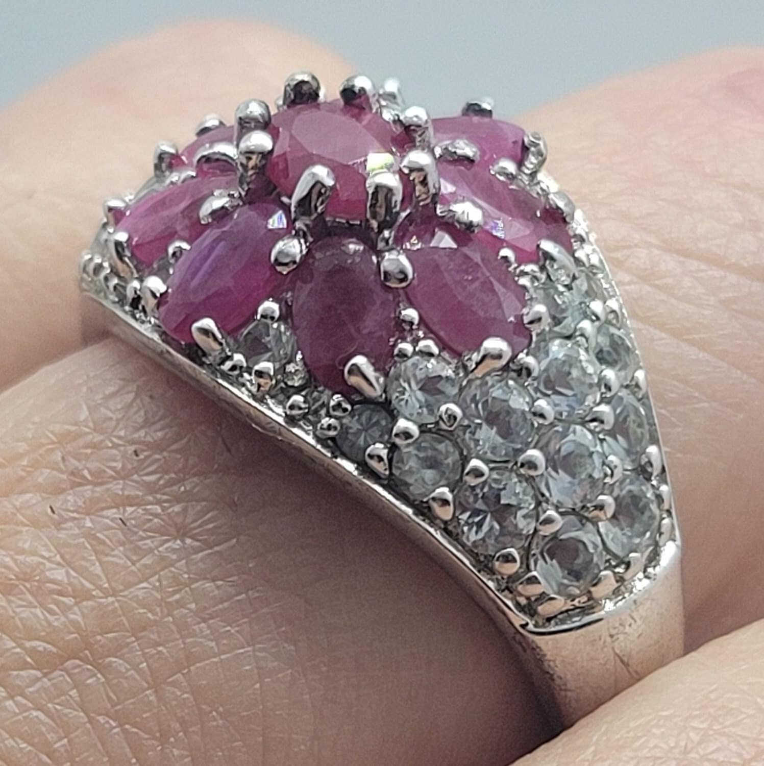 Vintage Roter Rubin Mit Weißer Saphir Ring in 925 Sterling Silber Vintage Roter Rubin Mit Weißer Saphir Ring in 925 Sterling Silber von NemesisJewelryNYC