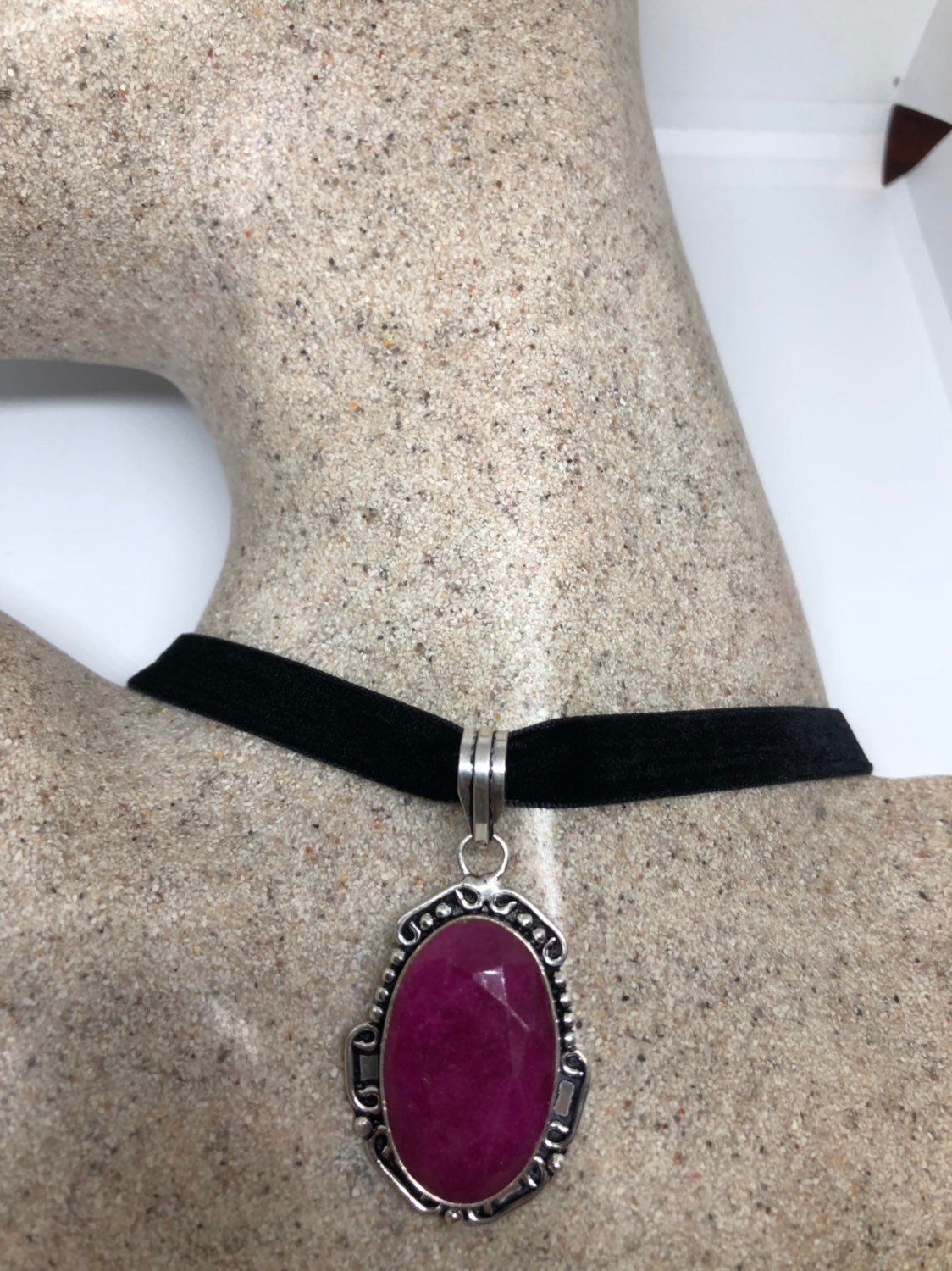 Vintage Silber Rhodiniert Roh Rubin Anhänger von NemesisJewelryNYC