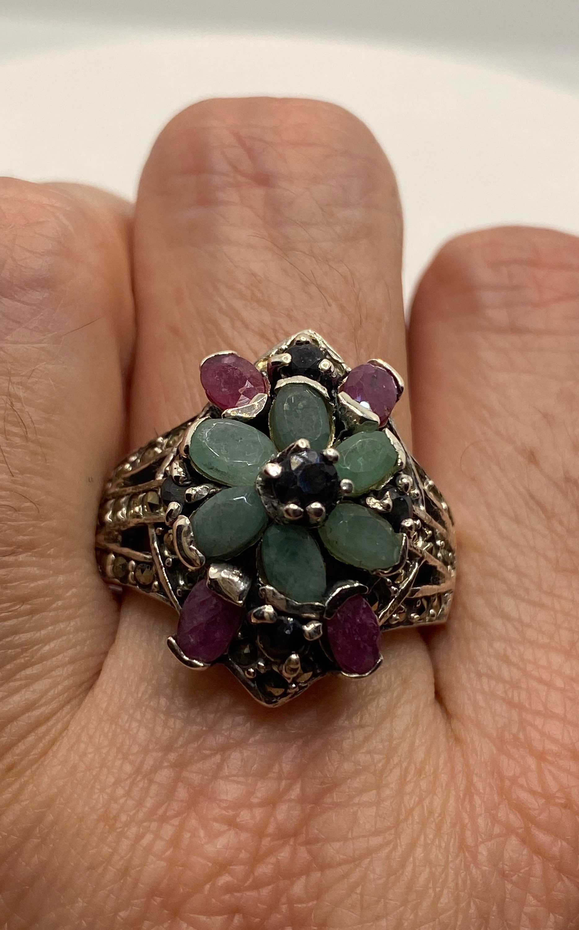 Vintage Smaragd, Rubin, Saphir Markasit 925 Sterling Silber Cocktail Ring Vintage Smaragd, Rubin, Saphir Markasit 925 Sterling Silber Cocktail Ring von NemesisJewelryNYC