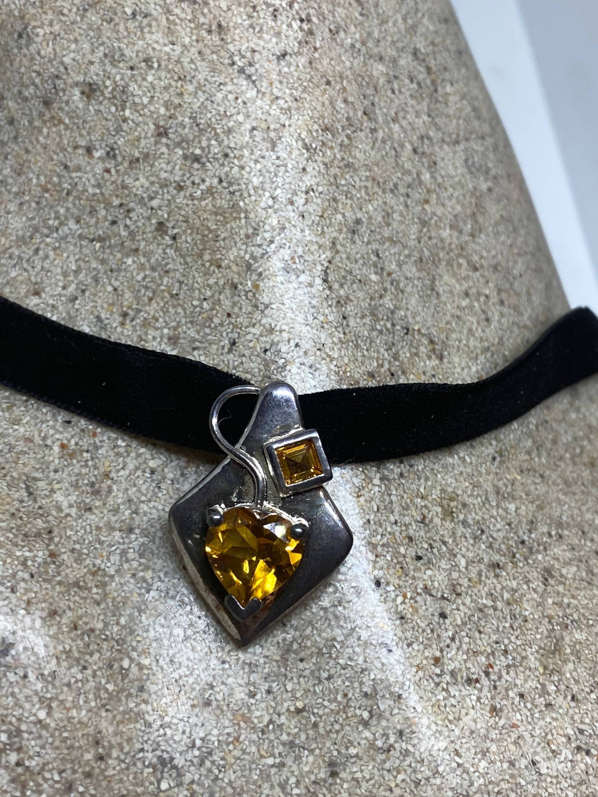 Vintage Sterling Silber Goldene Zitrone Citrin Halsband Anhänger Vintage Sterling Silber Goldene Zitrone Citrin Halsband Anhänger von NemesisJewelryNYC