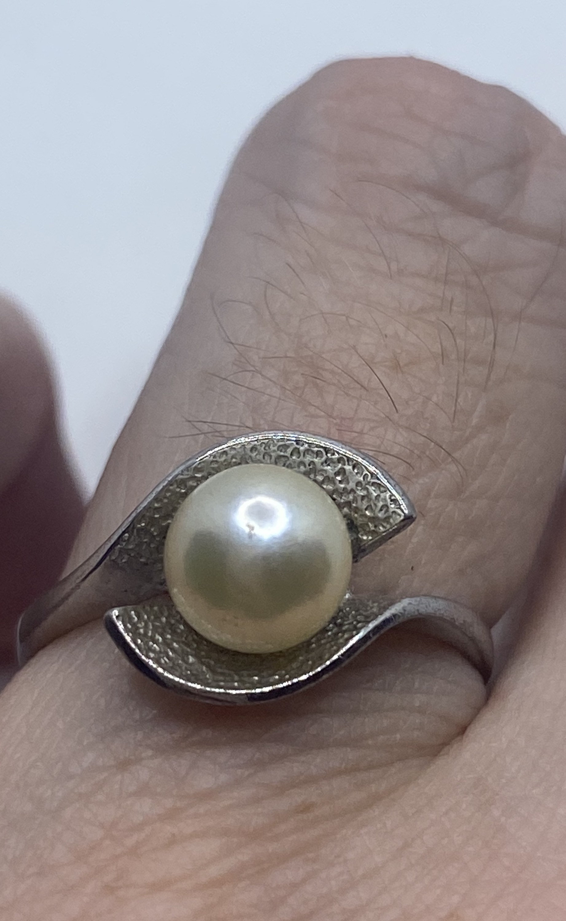 Vintage Weiße Perle 925 Sterling Silber Cocktail Ring Größe 7 von NemesisJewelryNYC
