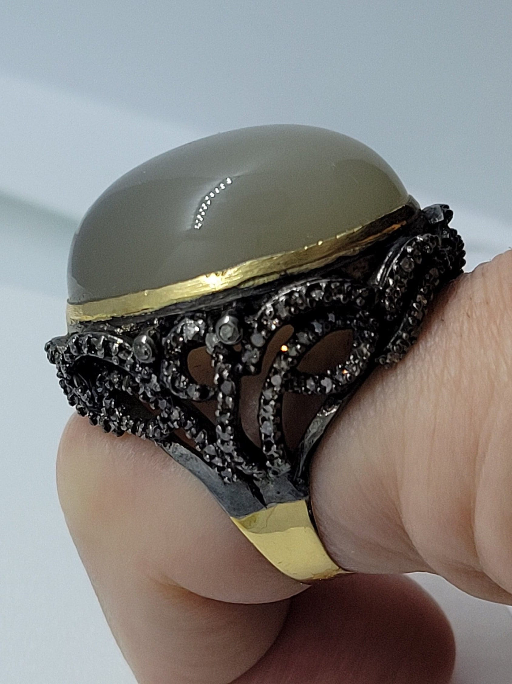 Vintage Weißer Mondstein Mit Diamanten in 925 Sterling Silber Und 18K Gold Ring Echter Genuine Diamond Revival Collection von NemesisJewelryNYC