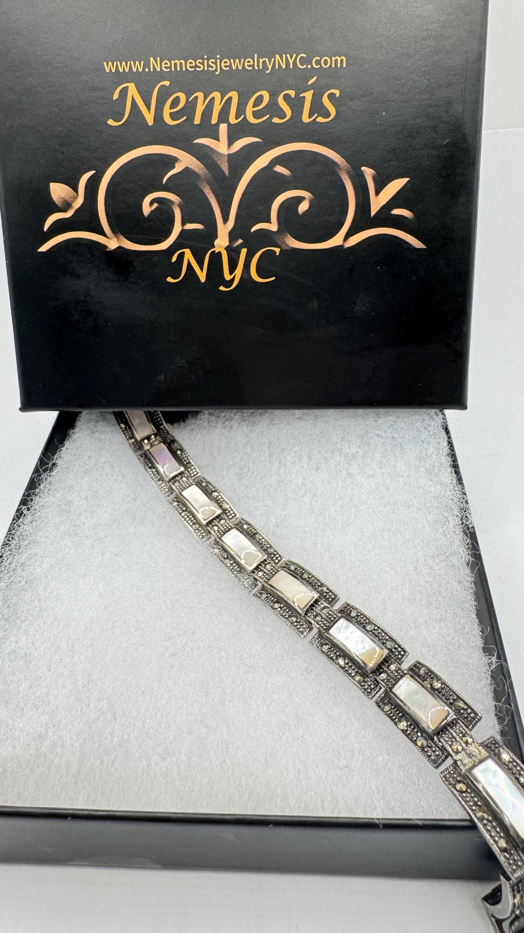 Vintage Weißes Perlmutt-Markasit-Armband 925 Sterlingsilber Vintage Weißes Perlmutt-Markasit-Armband 925 Sterlingsilber von NemesisJewelryNYC