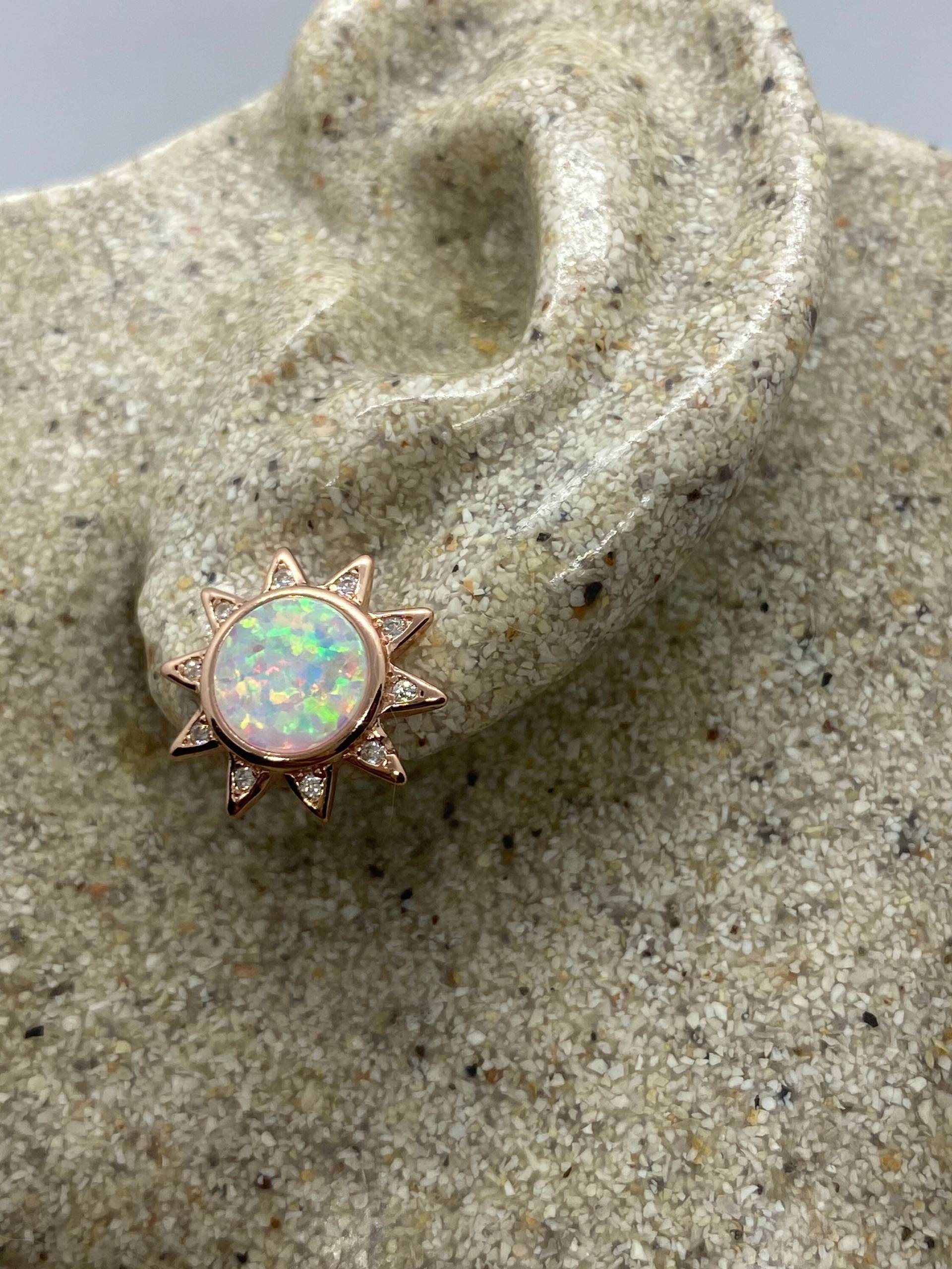 Vintage White Opal Sun Ohrringe Rose Goldene 925 Sterling Silber Ohrstecker Knopf von NemesisJewelryNYC