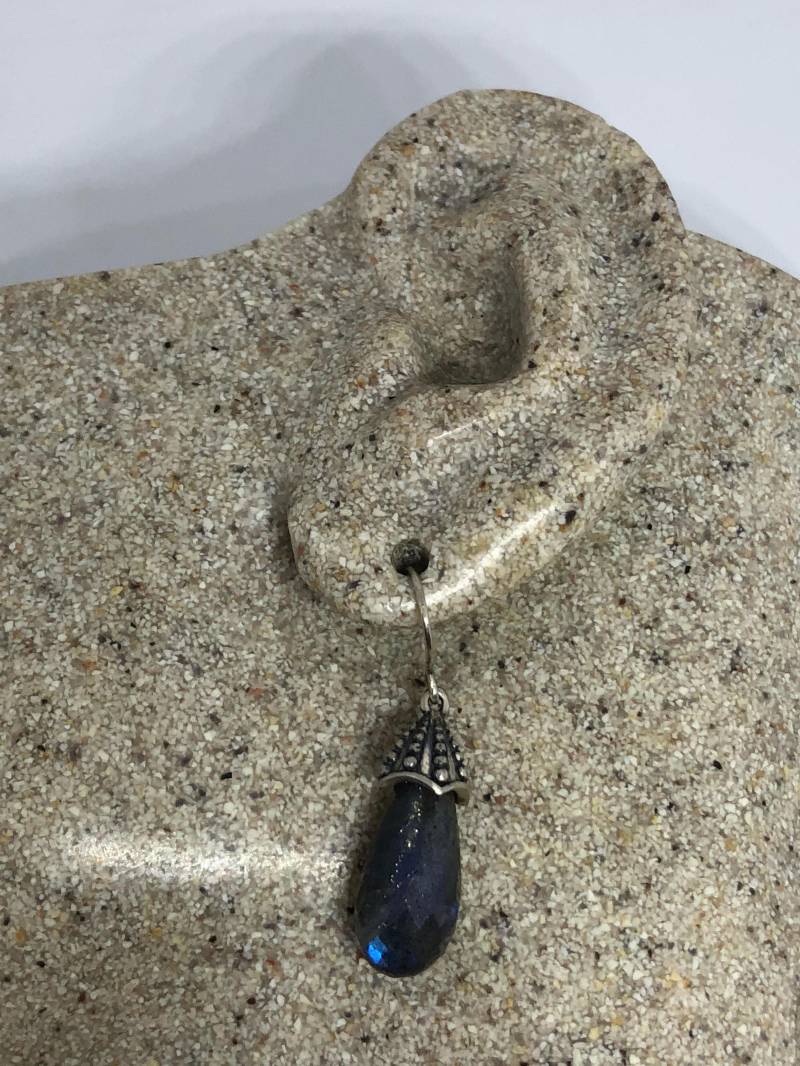 Weinlese-Echter Blauer Regenbogen-Labradorit-Edelstein-Filigrane Sterlingsilber-Leuchter-Ohrringe von NemesisJewelryNYC