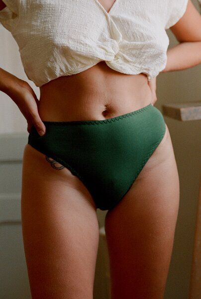 Nénés Zeitlose hochgeschnittene Unterhose von Nénés