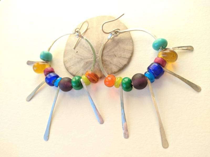 Große Regenbogen Silber Reifen Ohrringe Mit Kristallperlen - Braut Boho Sterling Bunter Ohrring Hippie Fransen Stäbe Große Regenbogen Silber Reifen Ohrringe Mit Kristallperlen - Braut Boho Sterling Bunter Ohrring Hippie Fransen Stäbe von NeoTribalJoyas