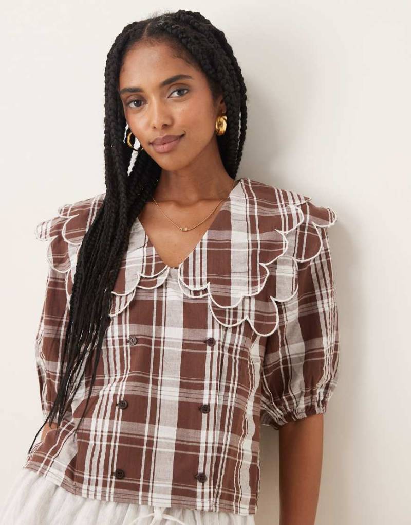 Neon Rose - Karierte Bluse in Beige mit Kragen mit Muschelsaum-Neutral von Neon Rose