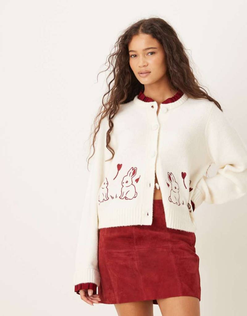 Neon Rose - Strickjacke in Cremeweiß mit Häschenmotiv von Neon Rose