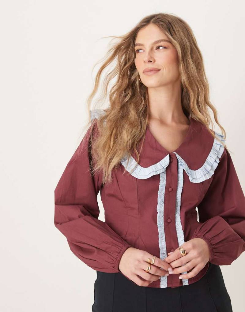 Neon Rose - Taillierte Bluse in Burgunderrot mit Kragendetail von Neon Rose