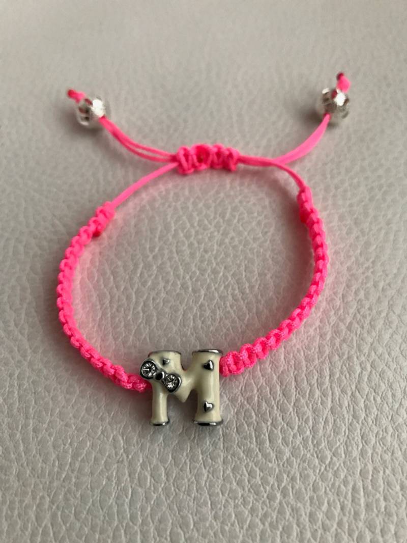 Personalisierte Makramee Verstellbares Armband - Initial, Charms Personalisierte Makramee Verstellbares Armband - Initial, Charms von NeonChicNYC